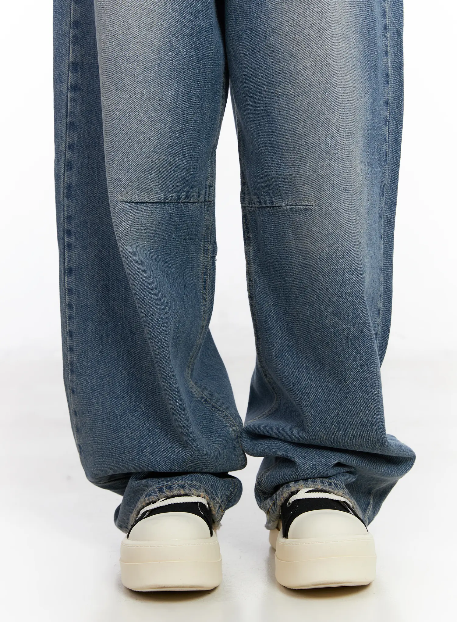 Ainslie Classic Wide-Fit Jeans CM526 - Image 3