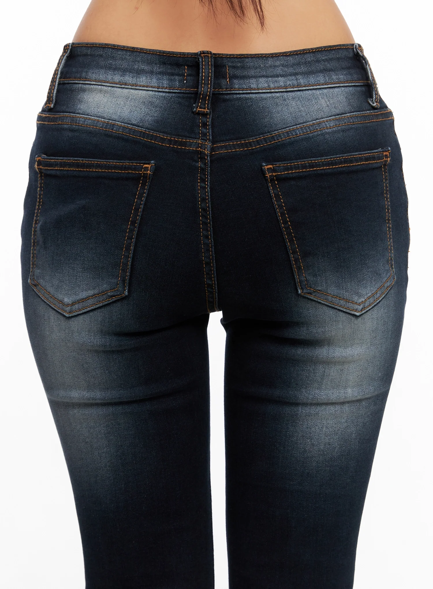 Aliyah Mid-Rise Hip Pad Flared Jeans IG528 - Image 11