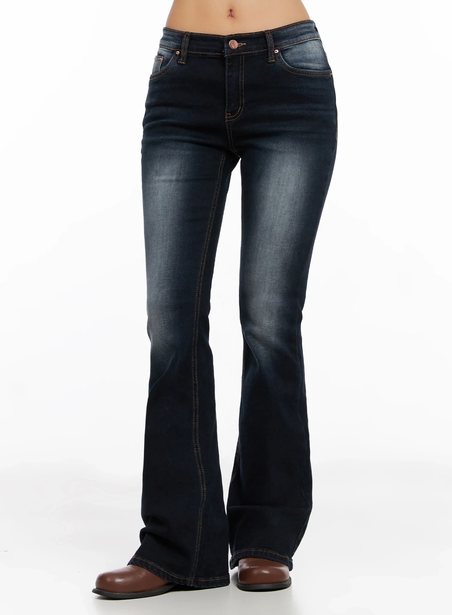 Aliyah Mid-Rise Hip Pad Flared Jeans IG528 - Image 8