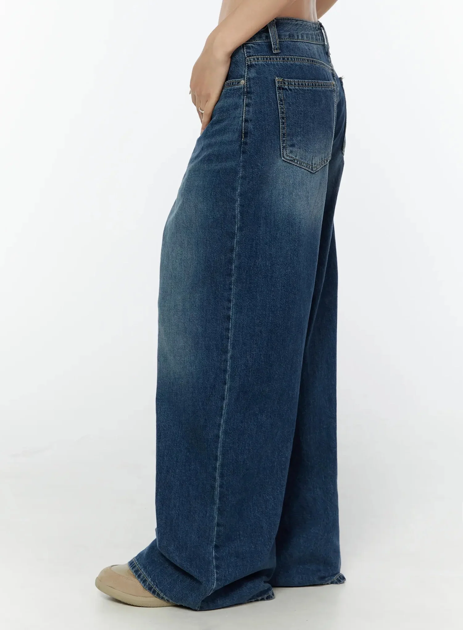 Amos Wide-Leg Washed Jeans IU522 - Image 11