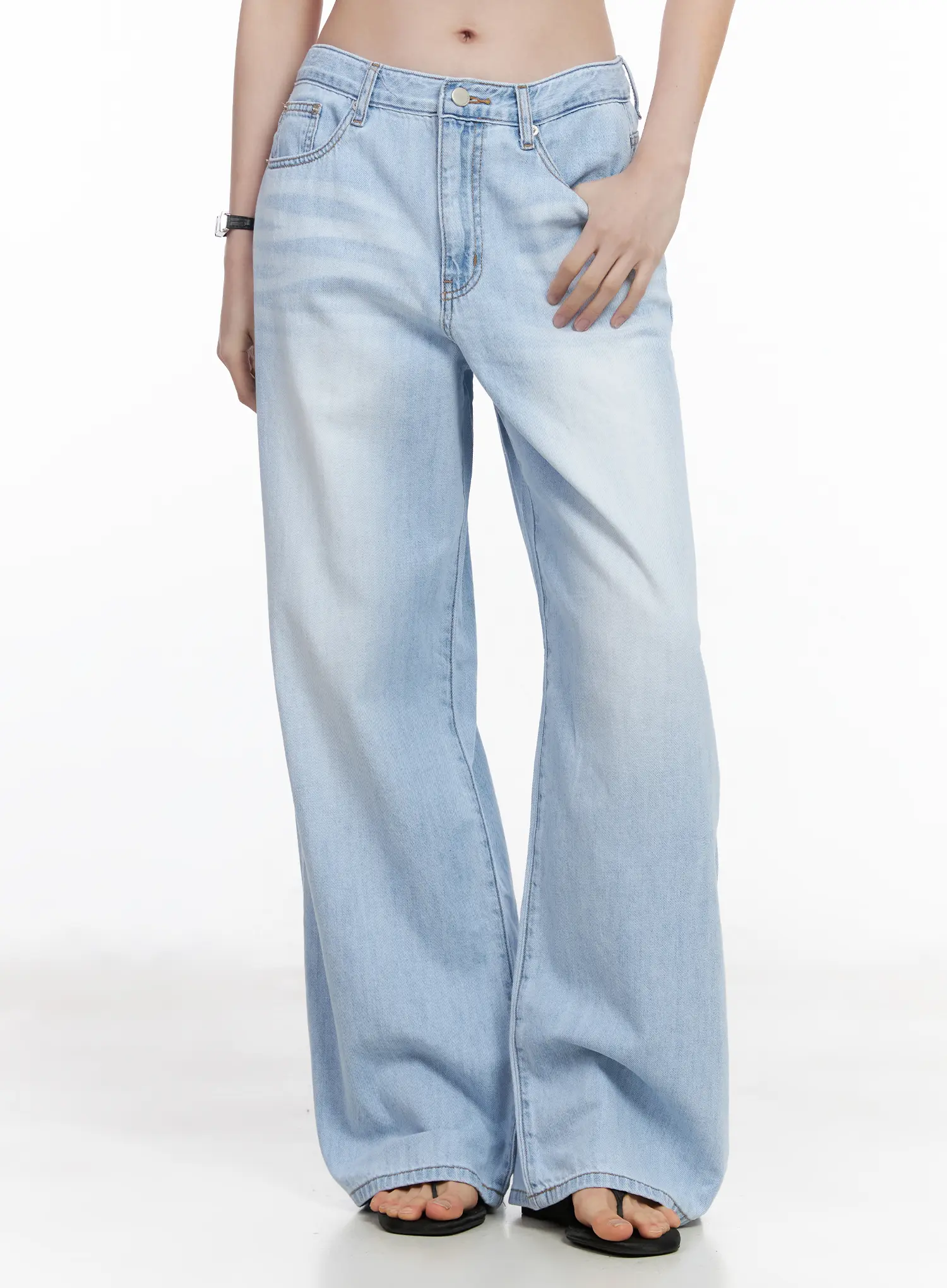 Anastasia Wide Leg Light Wash Jeans CA510