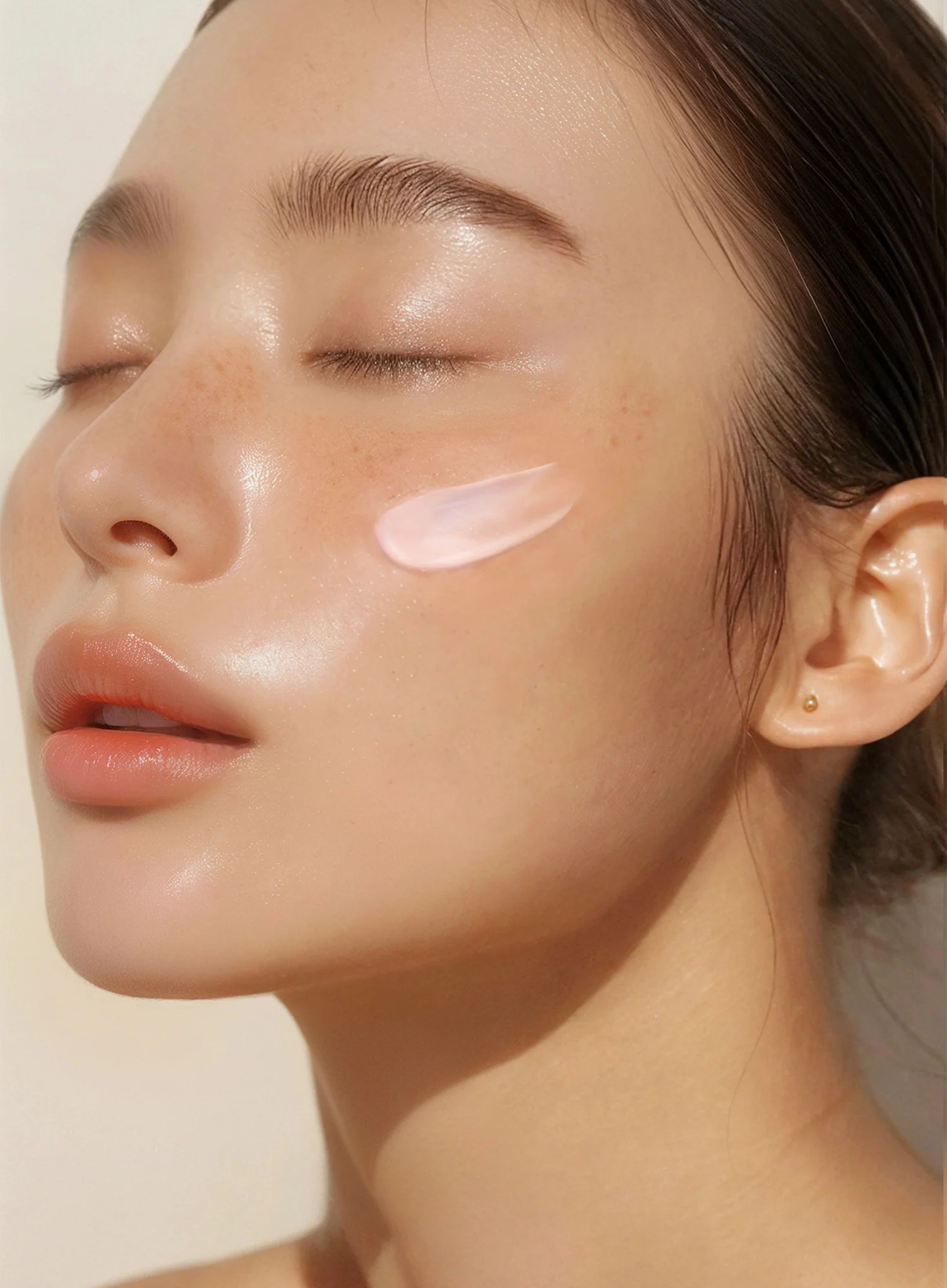Artless Glow Base (SPF50+ PA+++) (40ml) - Image 2