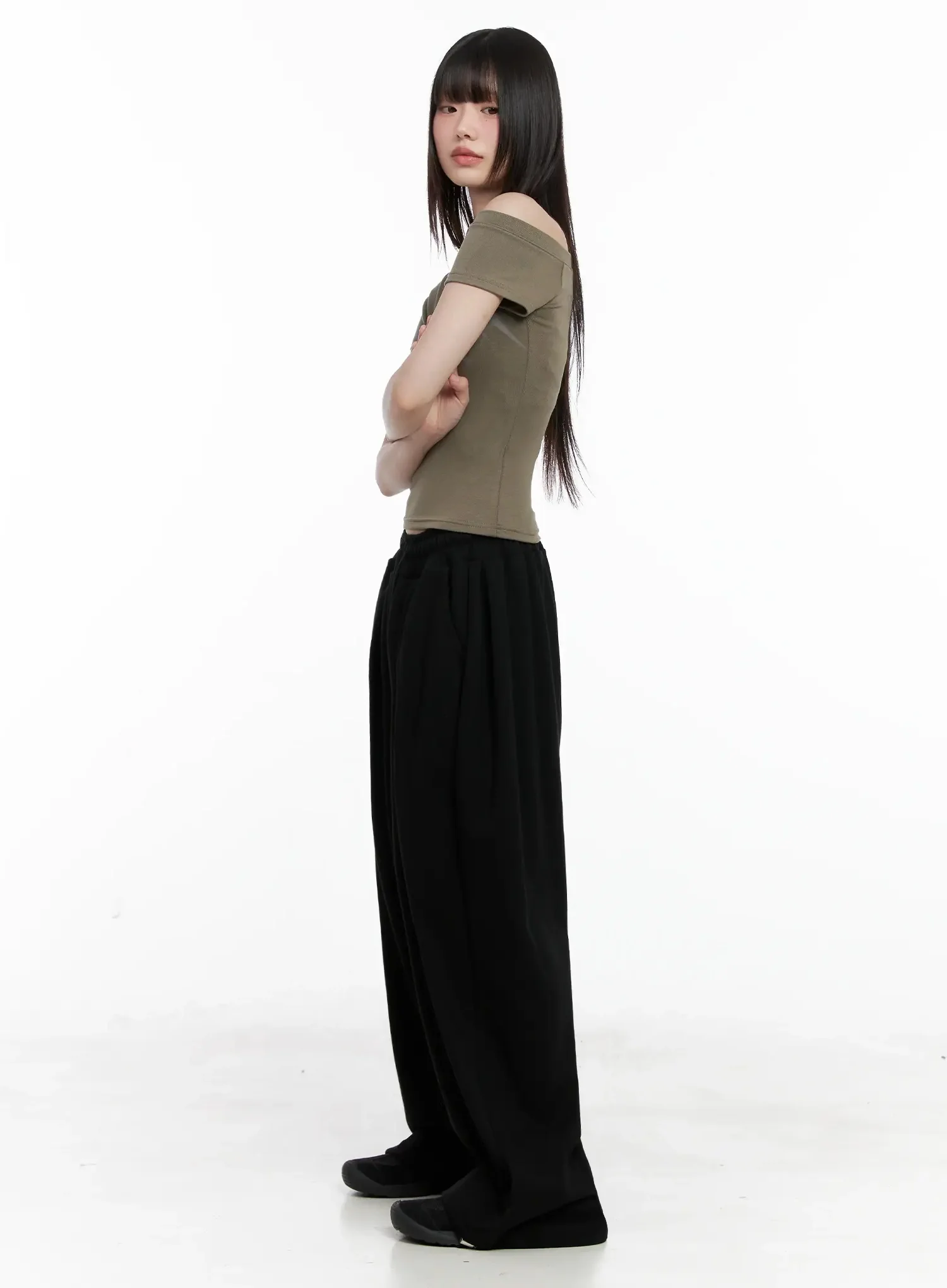 Asymmetric Off-Shoulder Graphic Top IL528 - Image 12