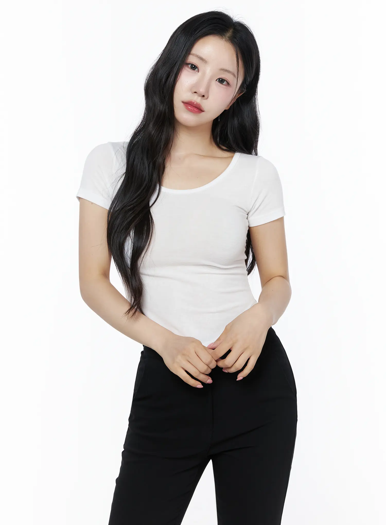 Basic U-Neck Tee IU525 - Image 4