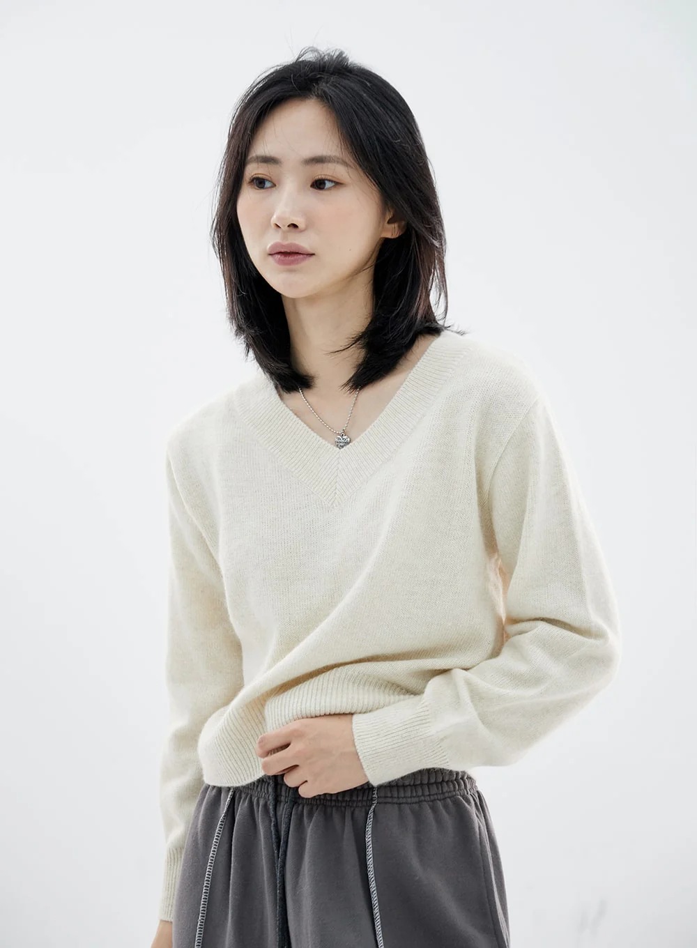 Basic V-Neck Midi Knit OO04 - Image 8