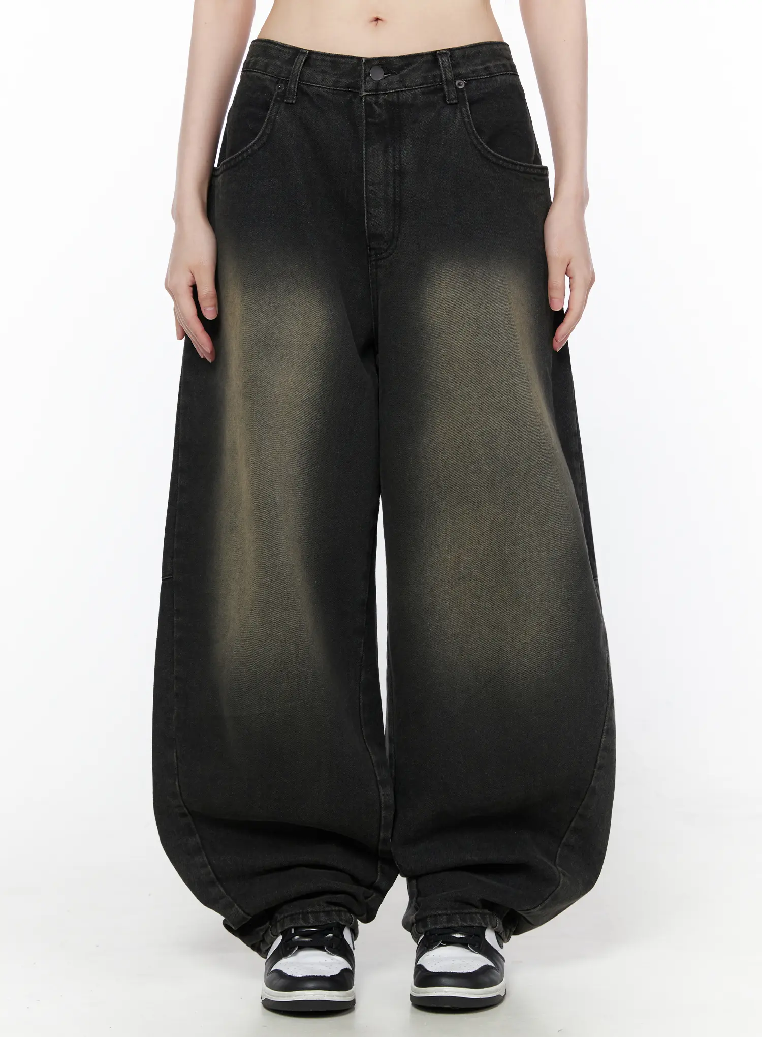 Bodie Vintage Wash Wide Leg Jeans CU519