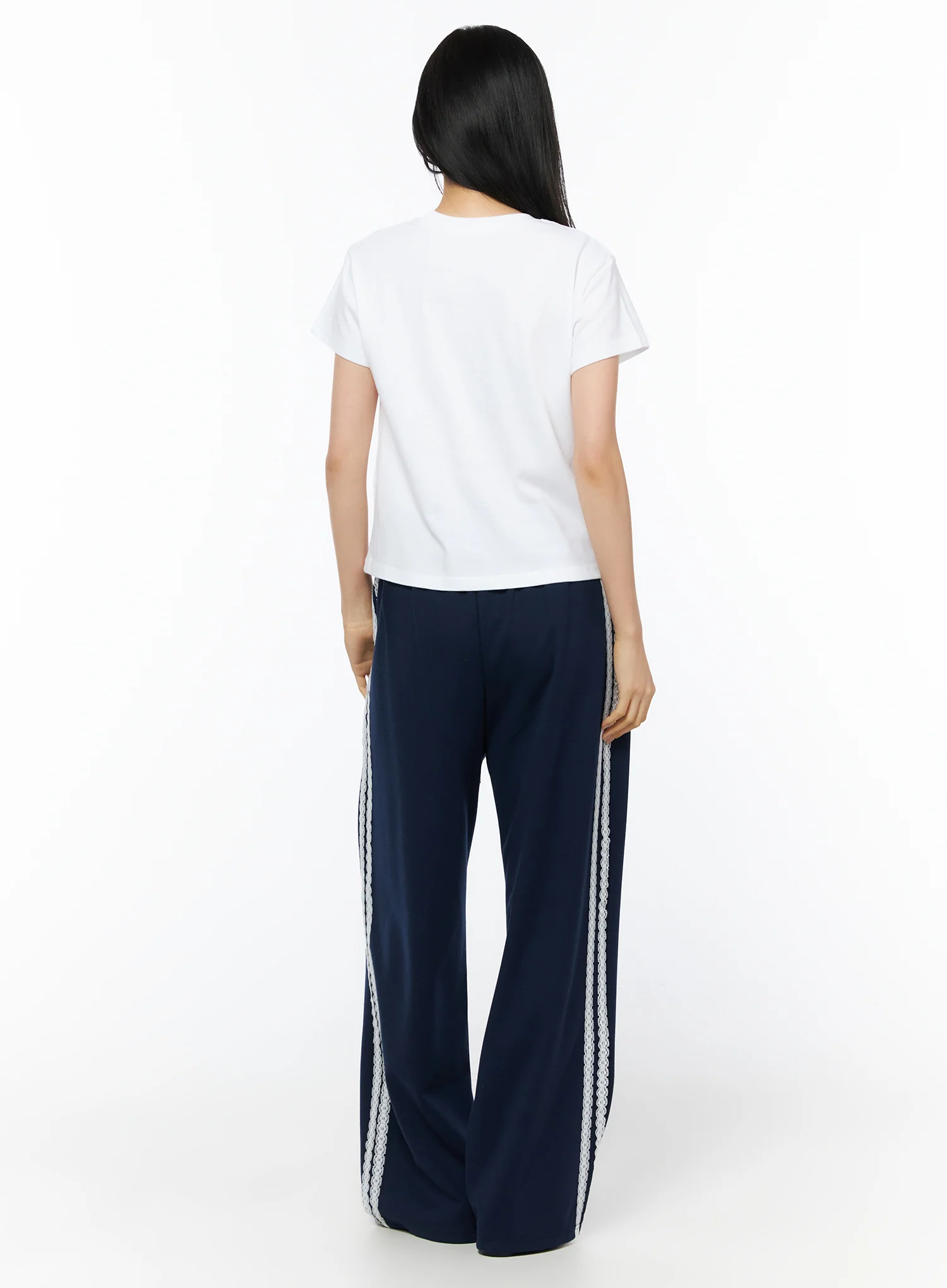 Bow Print Graphic Tee IU516 - Image 9