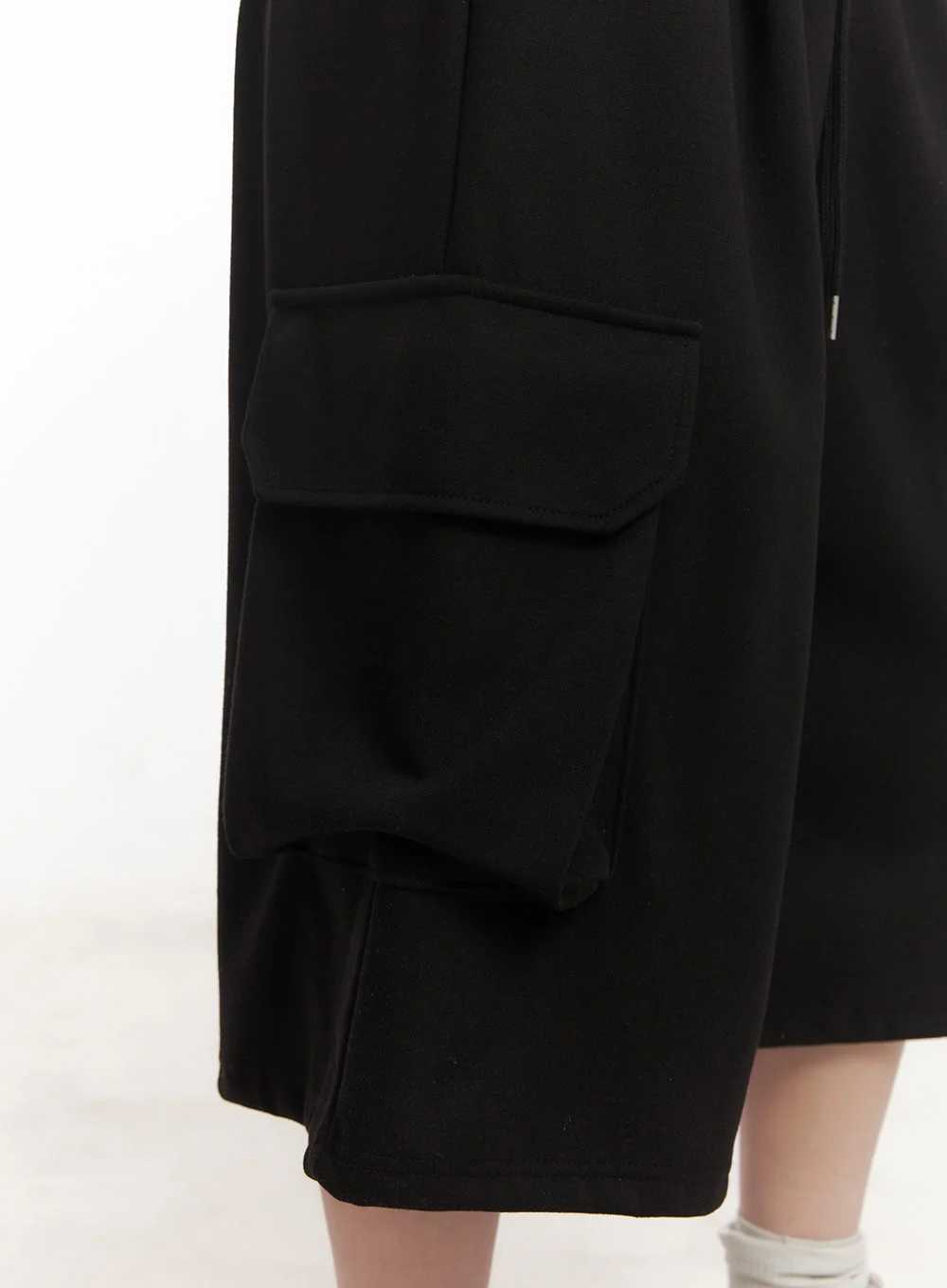 Cargo Oversized Bermuda Sweatshorts CM518 - Image 8