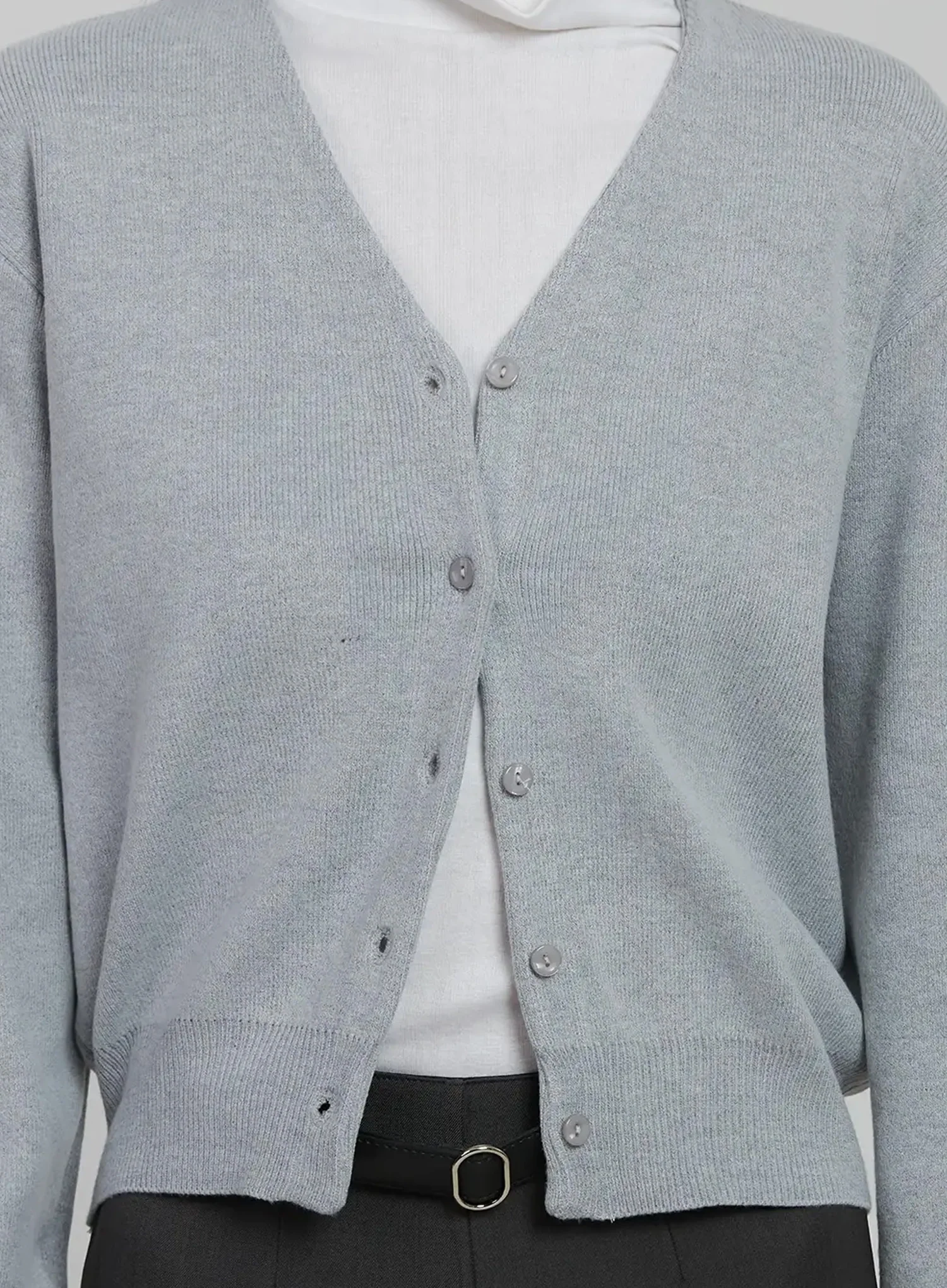 Classic V-Neck Cardigan IJ508 - Image 3