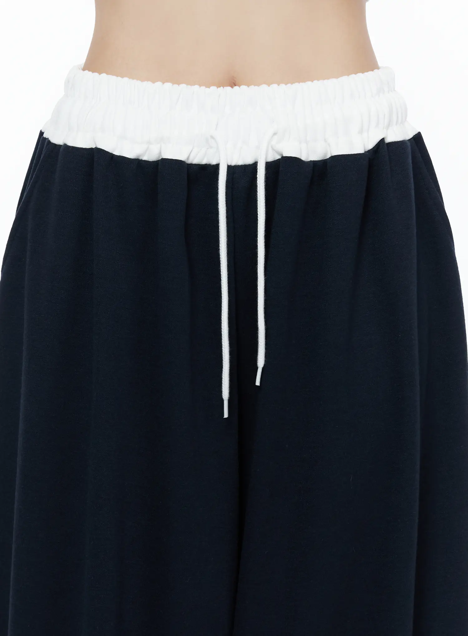 Color Contrast Wide-Leg Sweatpants IU525 - Image 3