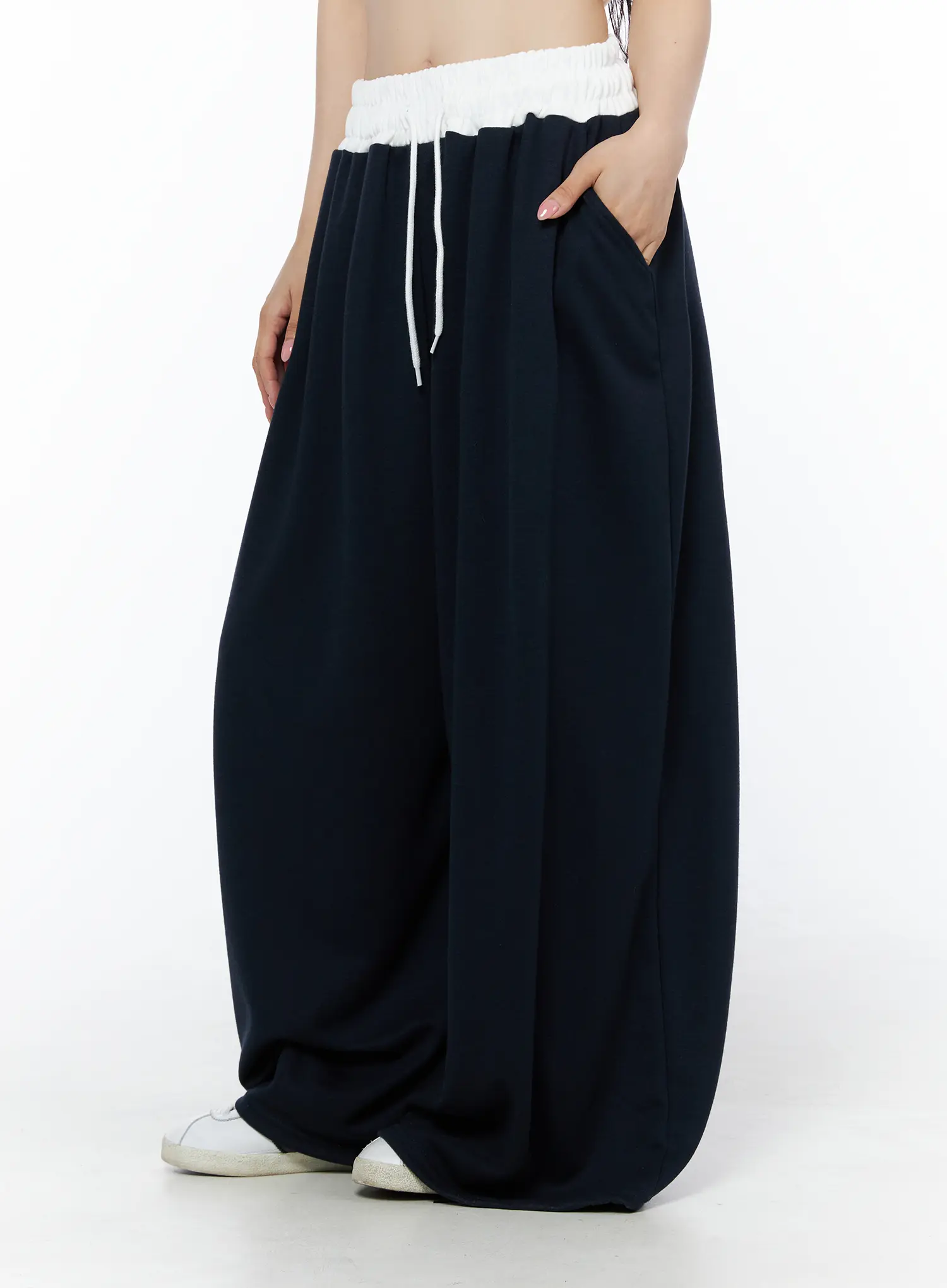 Color Contrast Wide-Leg Sweatpants IU525 - Image 4