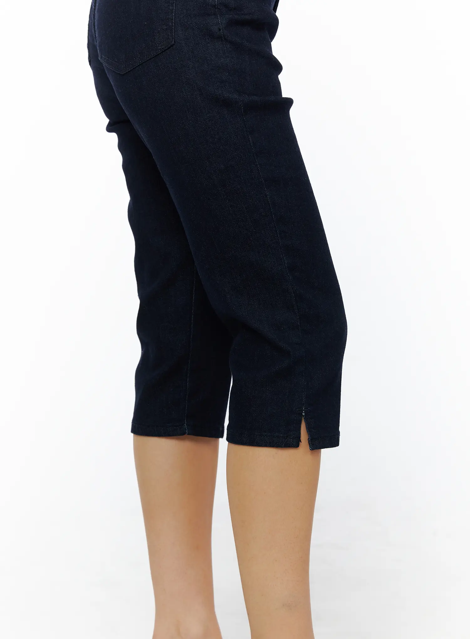 Comfort-Fit Capri Pants CU515 - Image 8