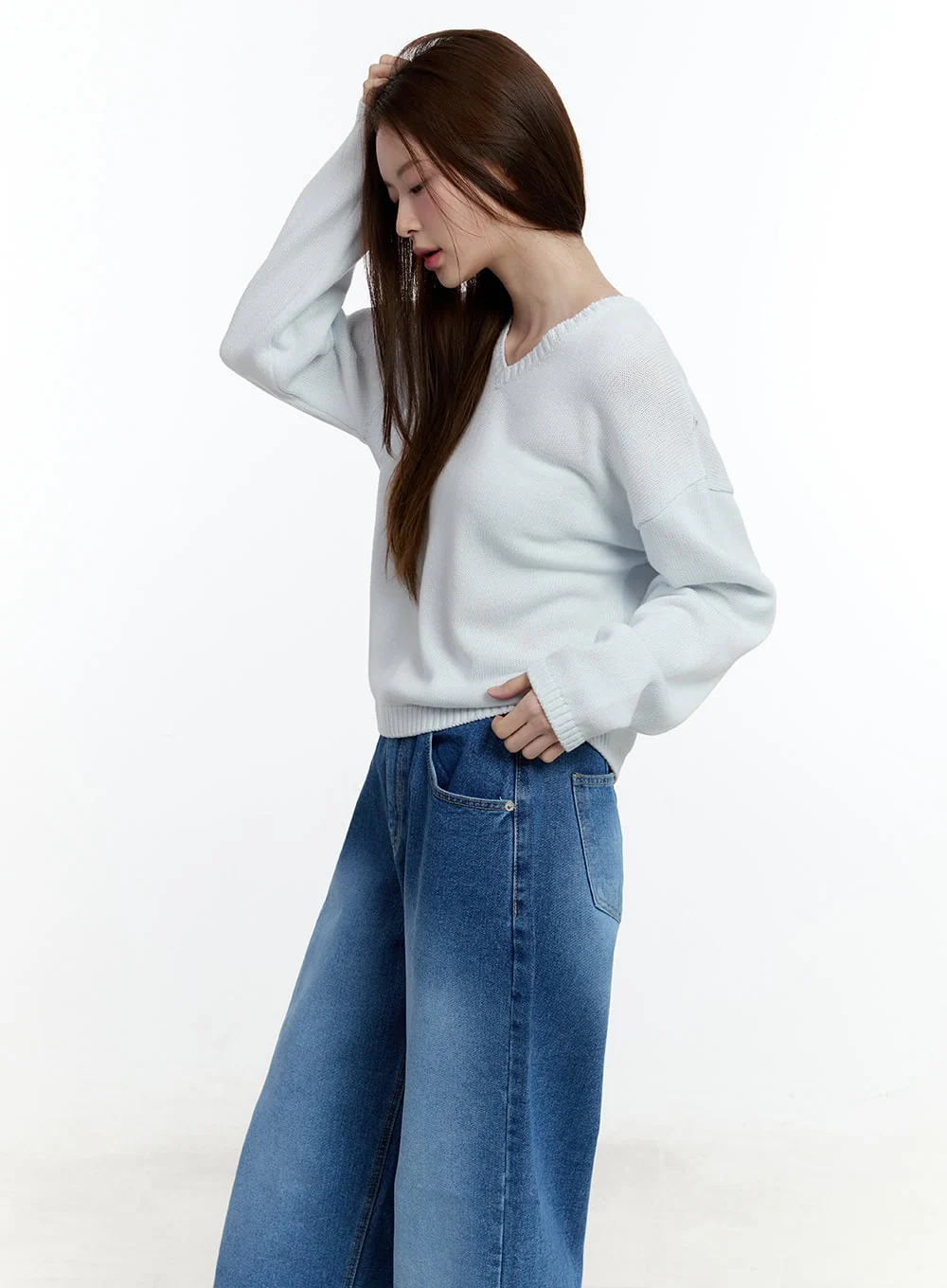 Cozy Relaxed-Fit V-Neck Sweater CM521 - Image 3