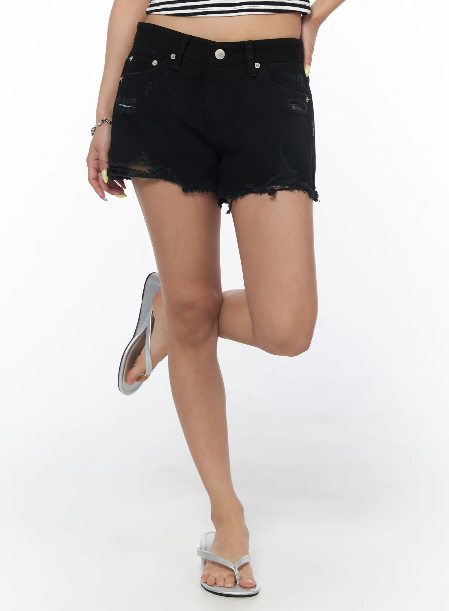 Distressed Black Shorts CU502 - Image 2