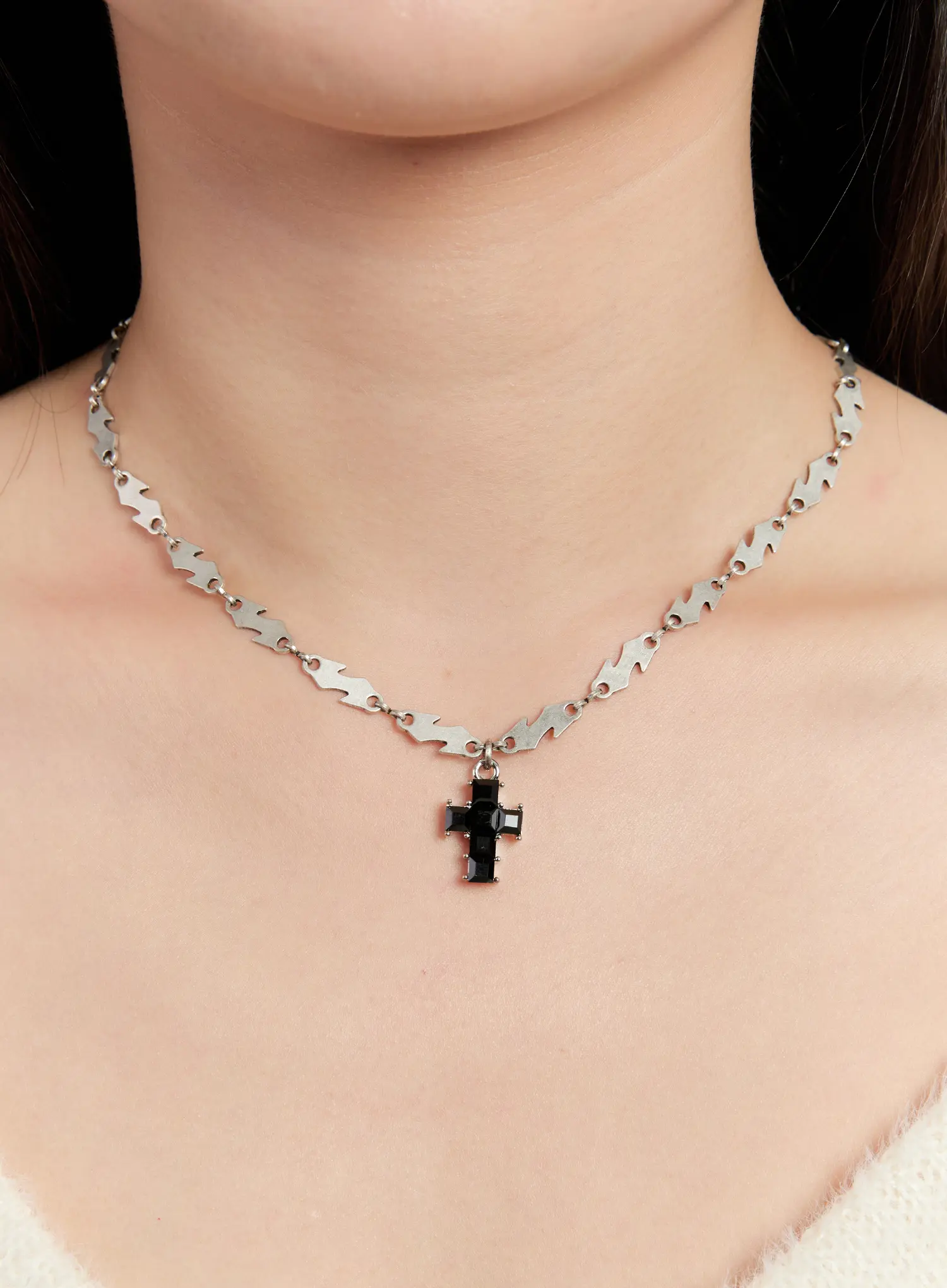 Edgy Cross Pendant Necklace IN528