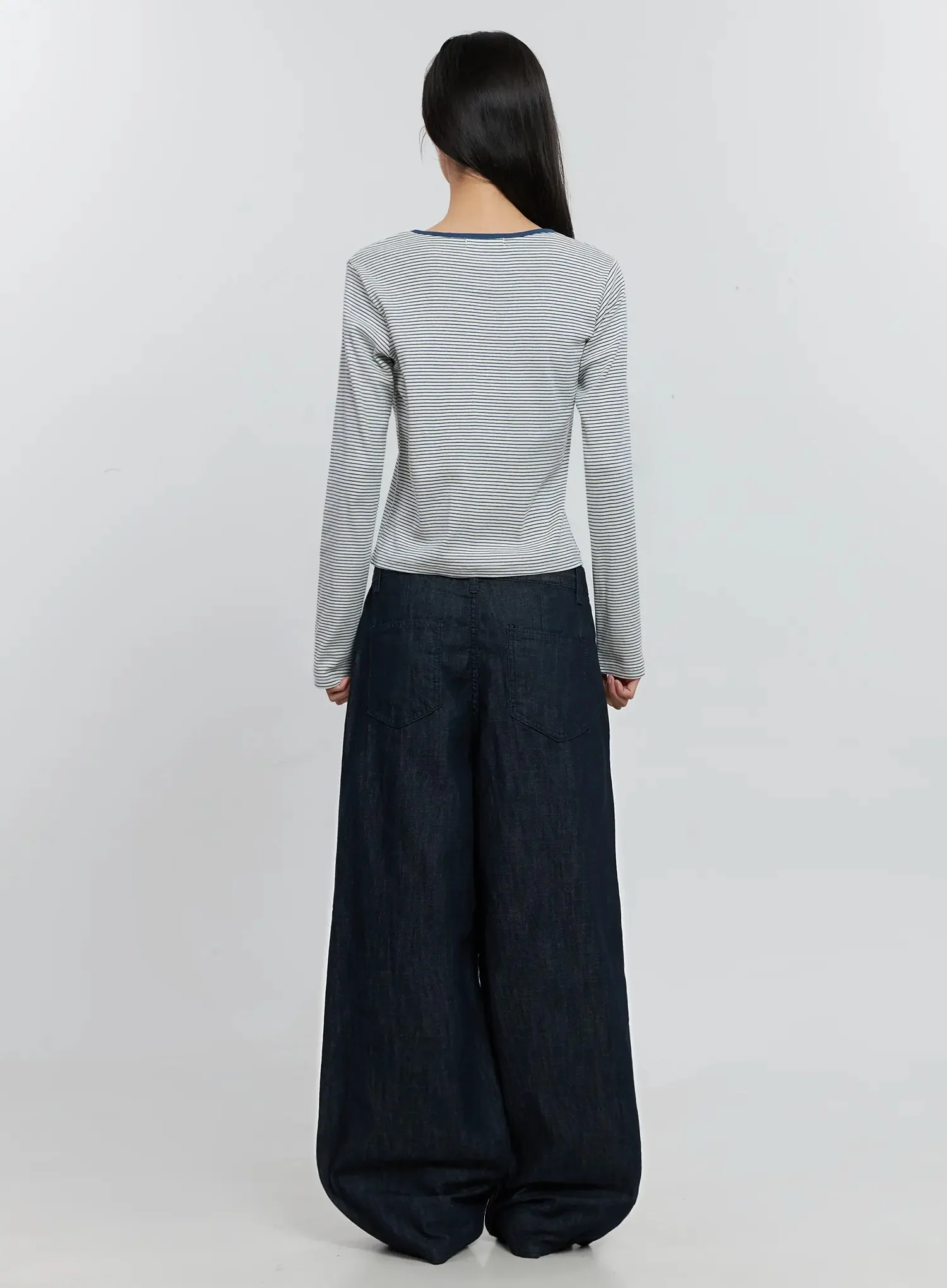 Elio Pintuck Wide-Leg Jeans IS516 - Image 12
