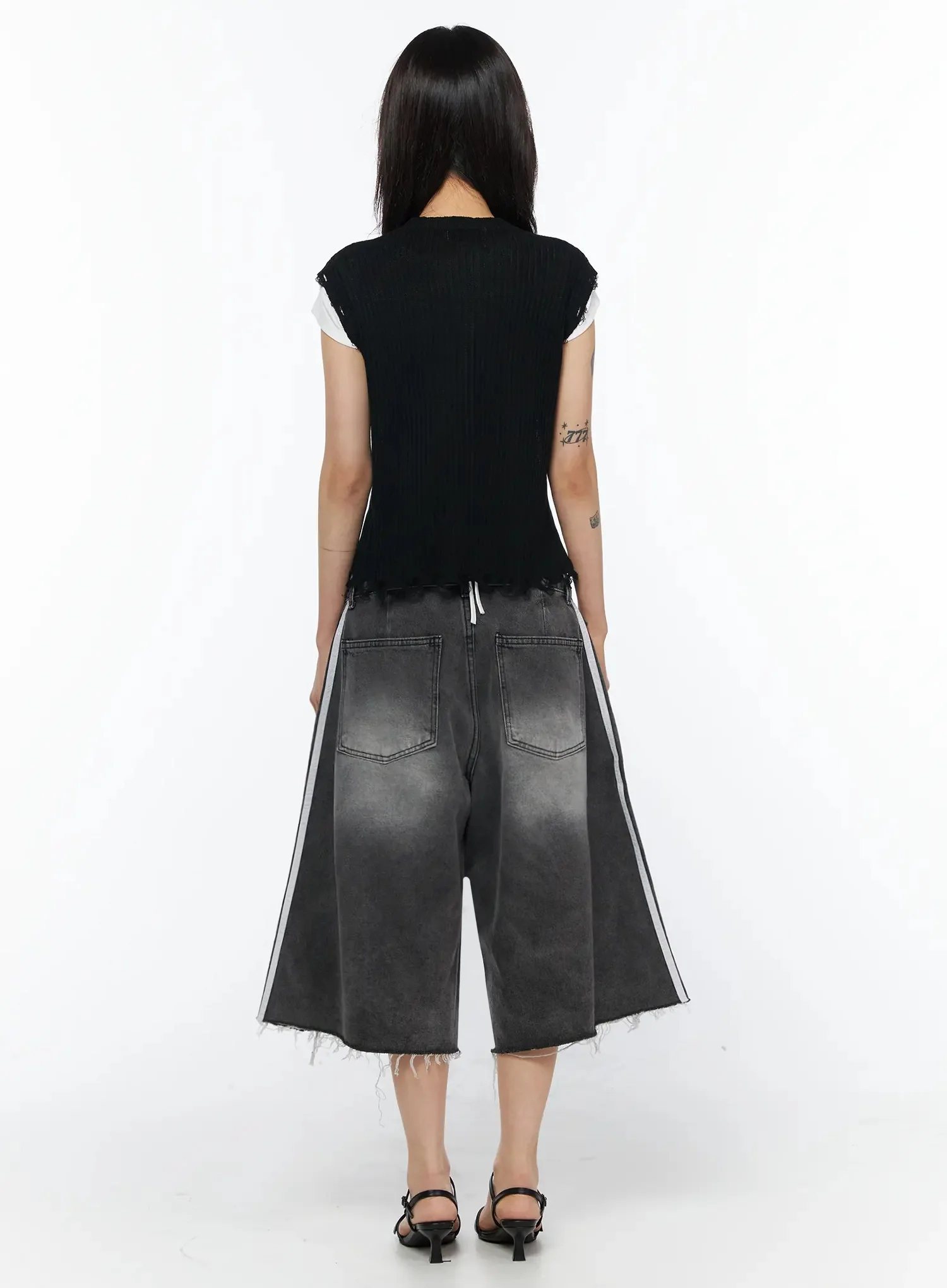 Elya Distressed Bermuda Jorts IU509 - Image 9