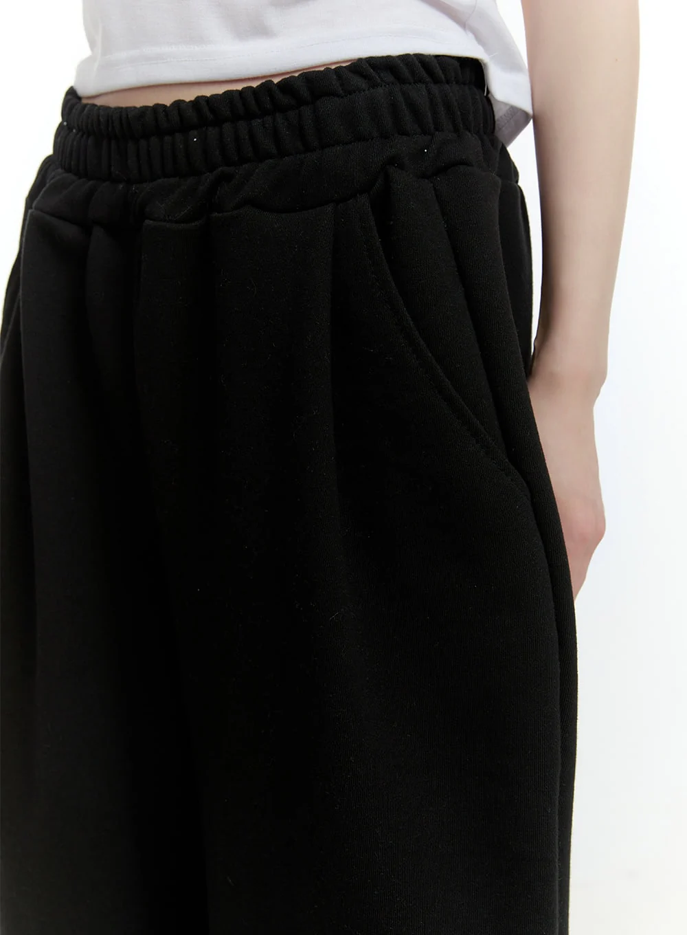 Essential Pintuck Wide-Leg Sweatpants CF507 - Image 9