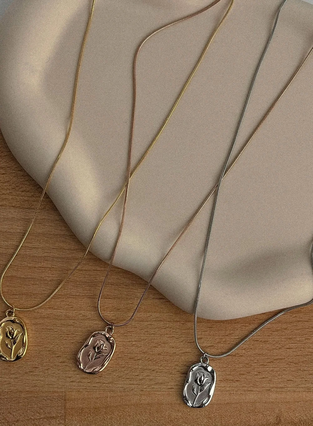 Flower Shilling Necklace IL405
