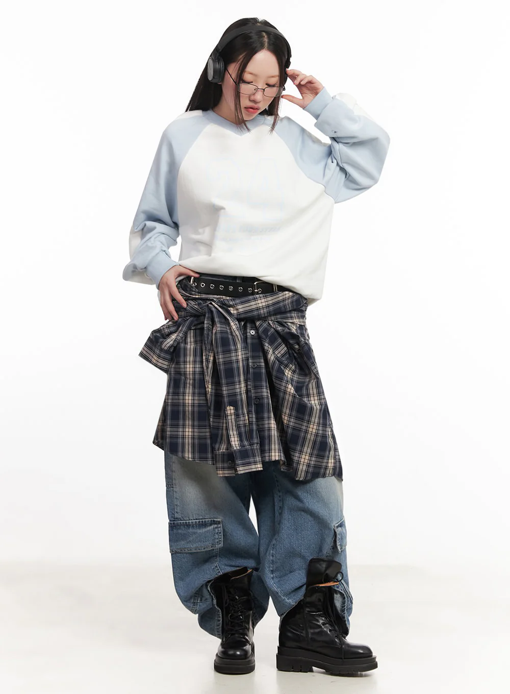 Graphic V-Neck Oversize Sweatshirt IM528 - Image 4