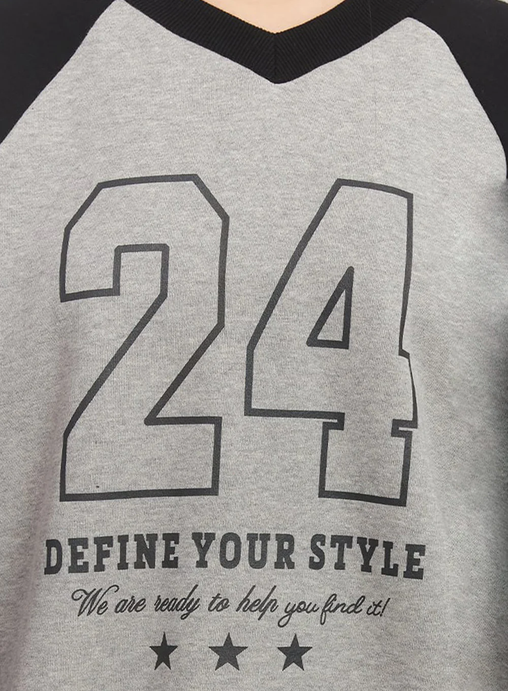 Graphic V-Neck Oversize Sweatshirt IM528 - Image 5