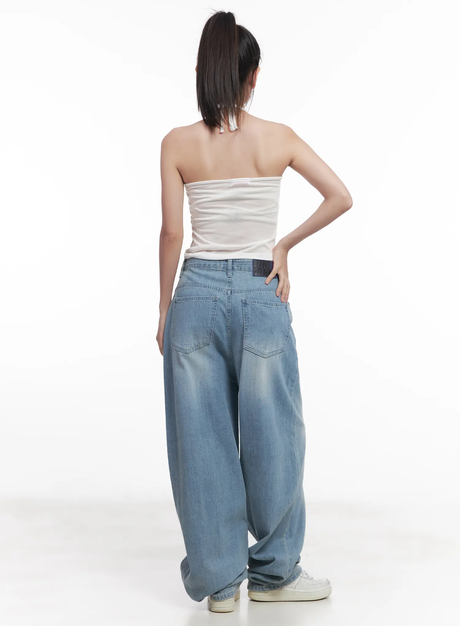 Hani Light-Wash Wide-Leg Jeans CU517 - Image 4
