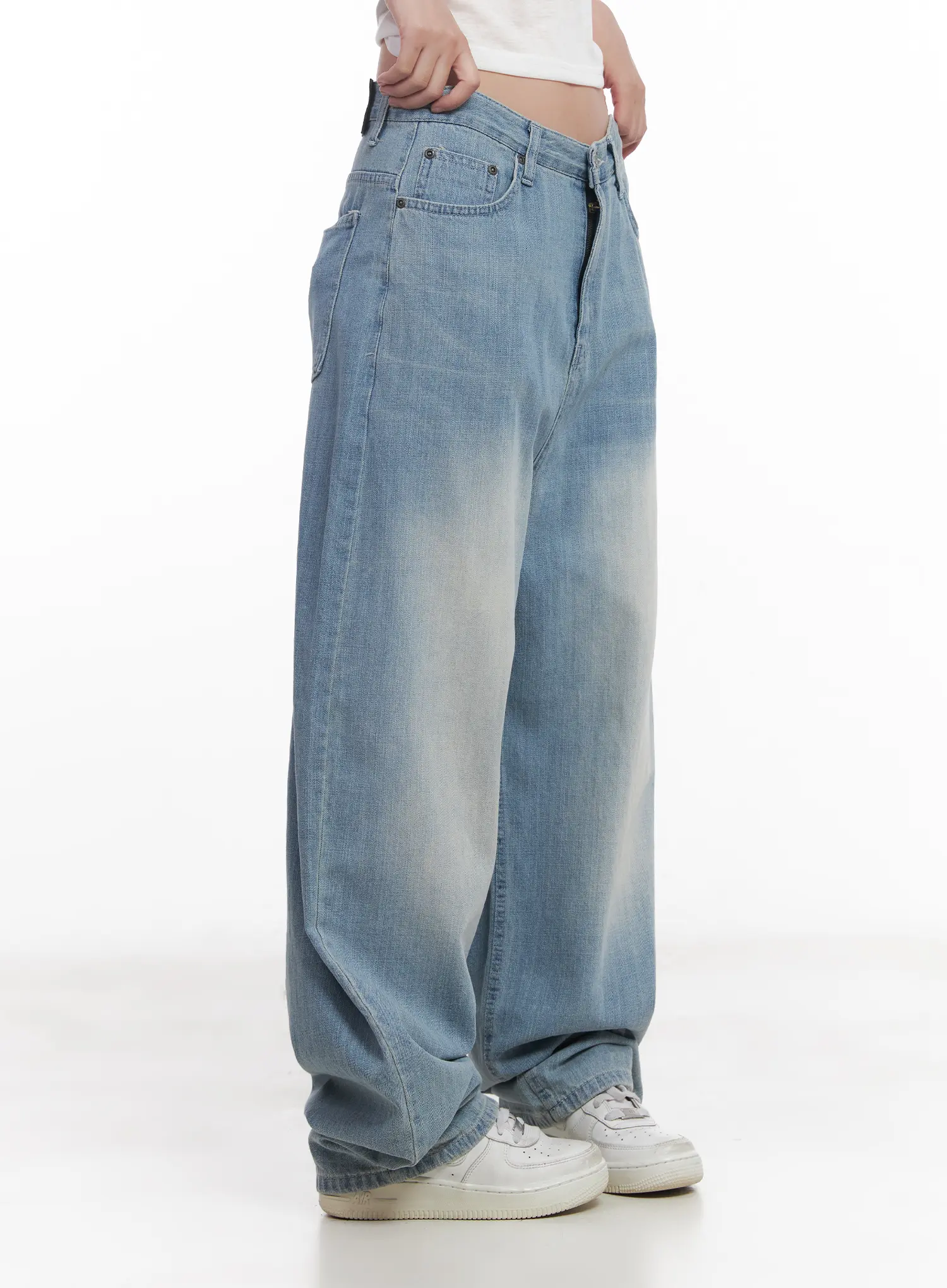 Hani Light-Wash Wide-Leg Jeans CU517 - Image 5