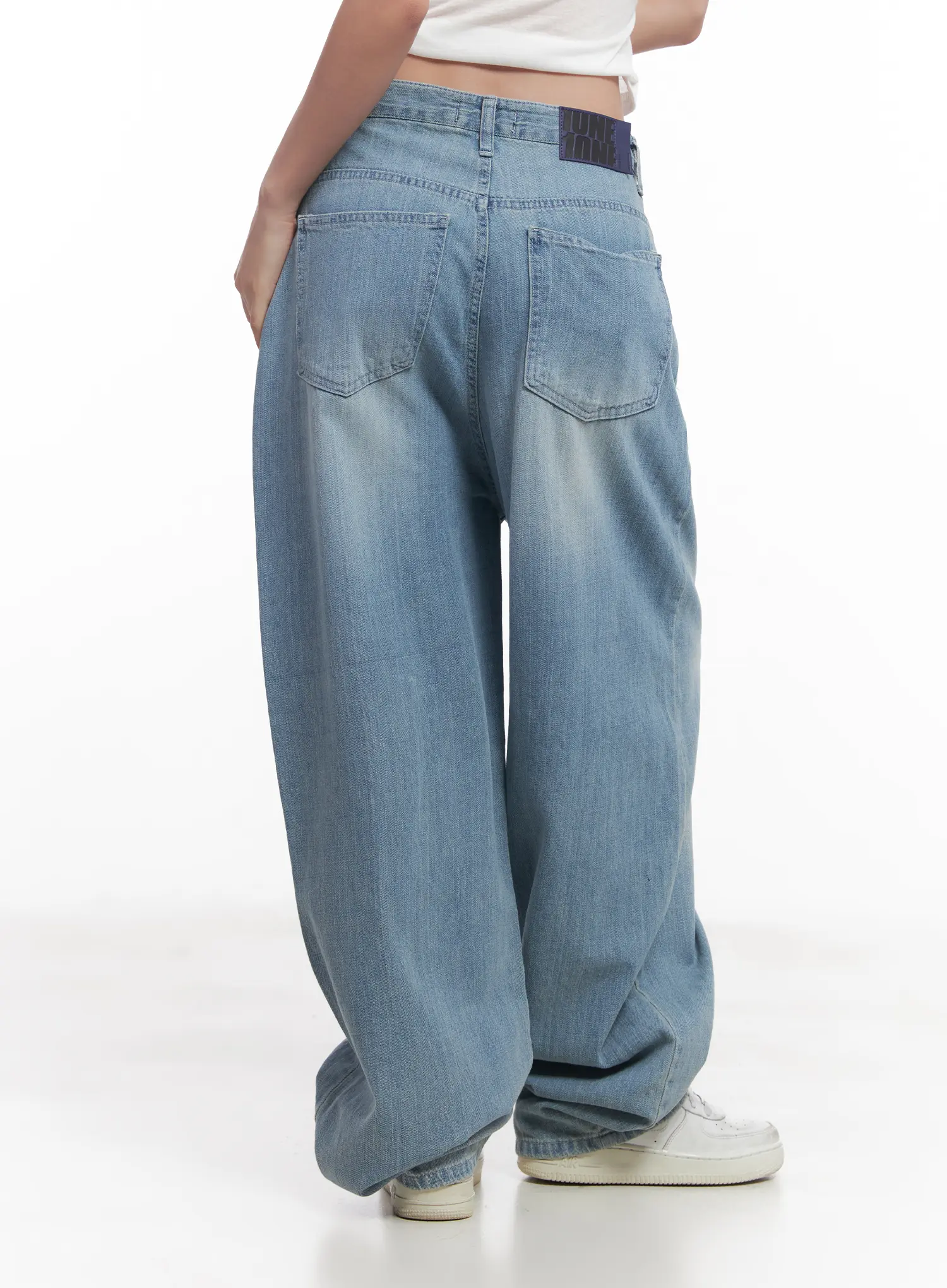 Hani Light-Wash Wide-Leg Jeans CU517 - Image 7