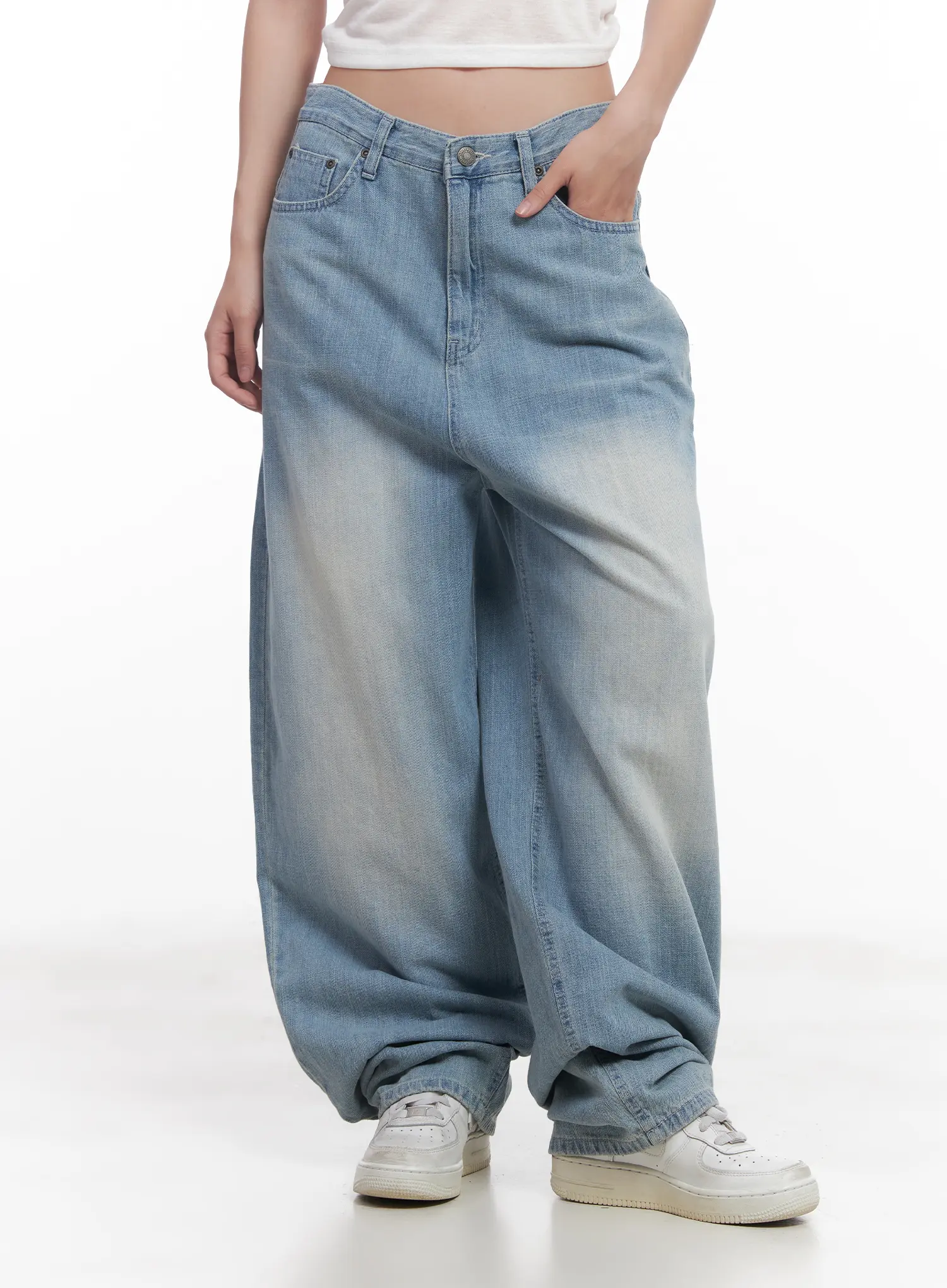 Hani Light-Wash Wide-Leg Jeans CU517 - Image 9