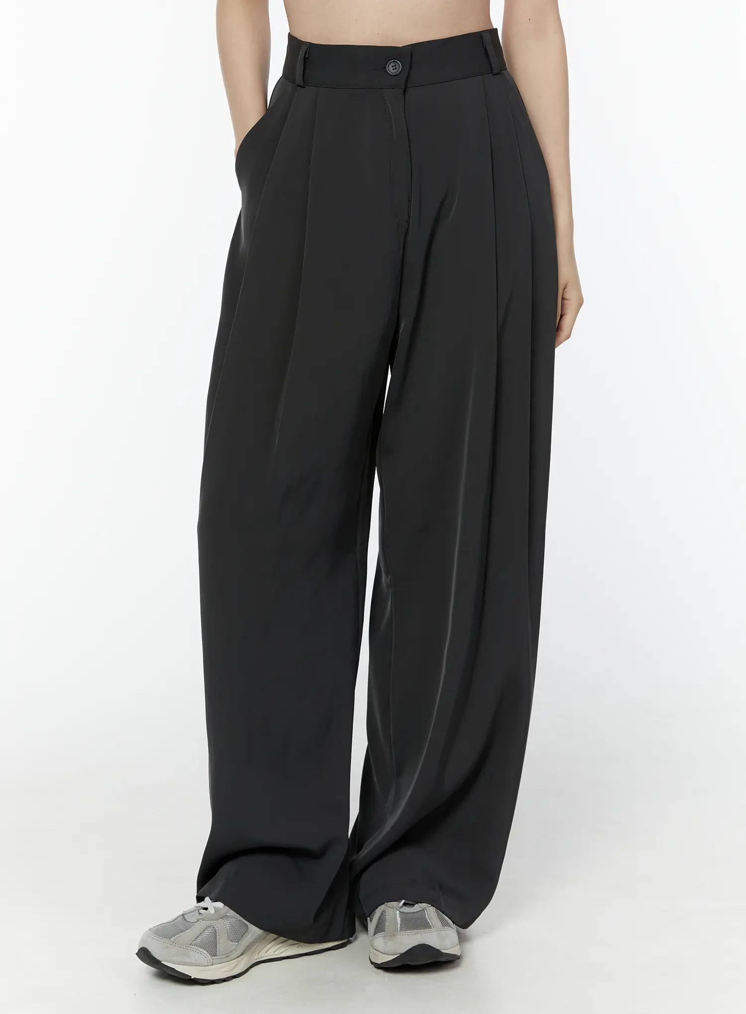 High-Waist Pleated Trousers IU503