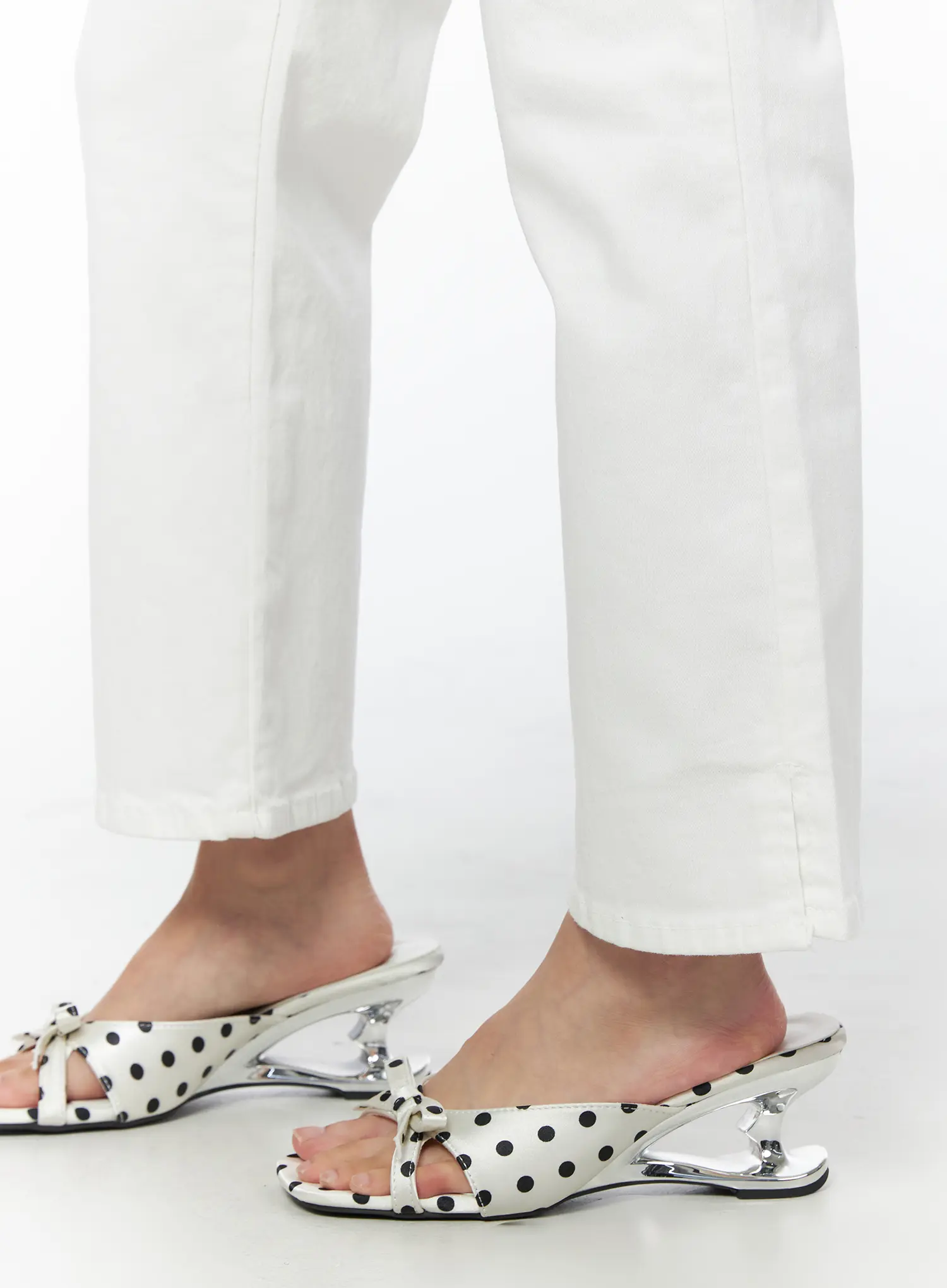 High-Waisted Capri Pants With Slit CU502 - Image 3