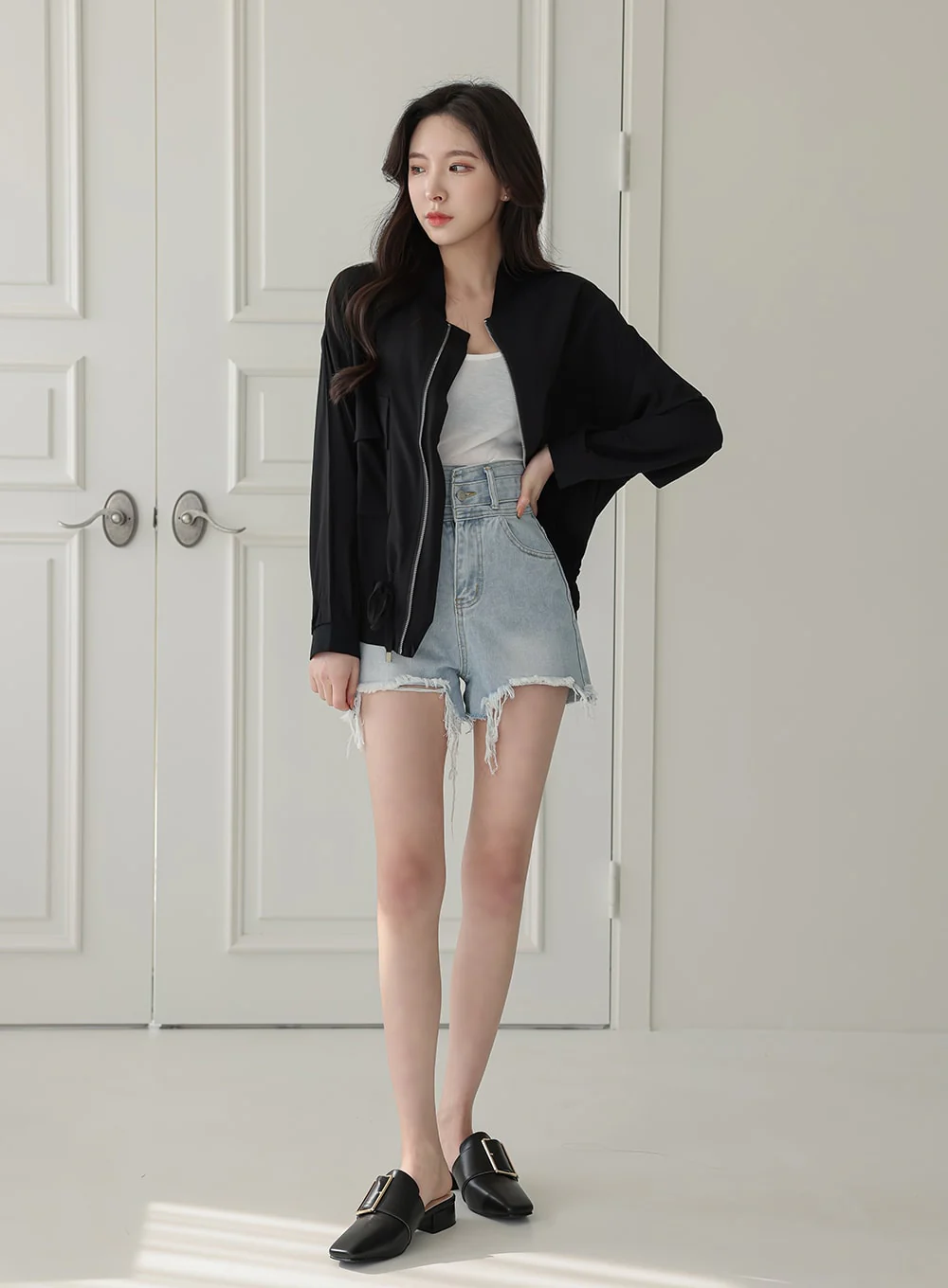 High-waisted Distressed Denim Shorts IA11 - Image 11