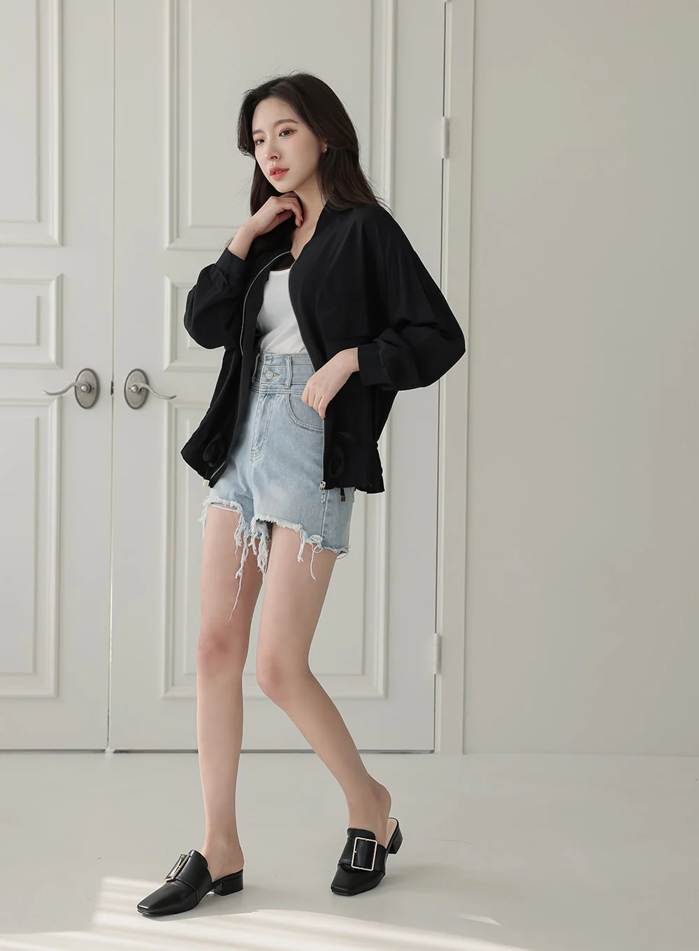 High-waisted Distressed Denim Shorts IA11 - Image 12