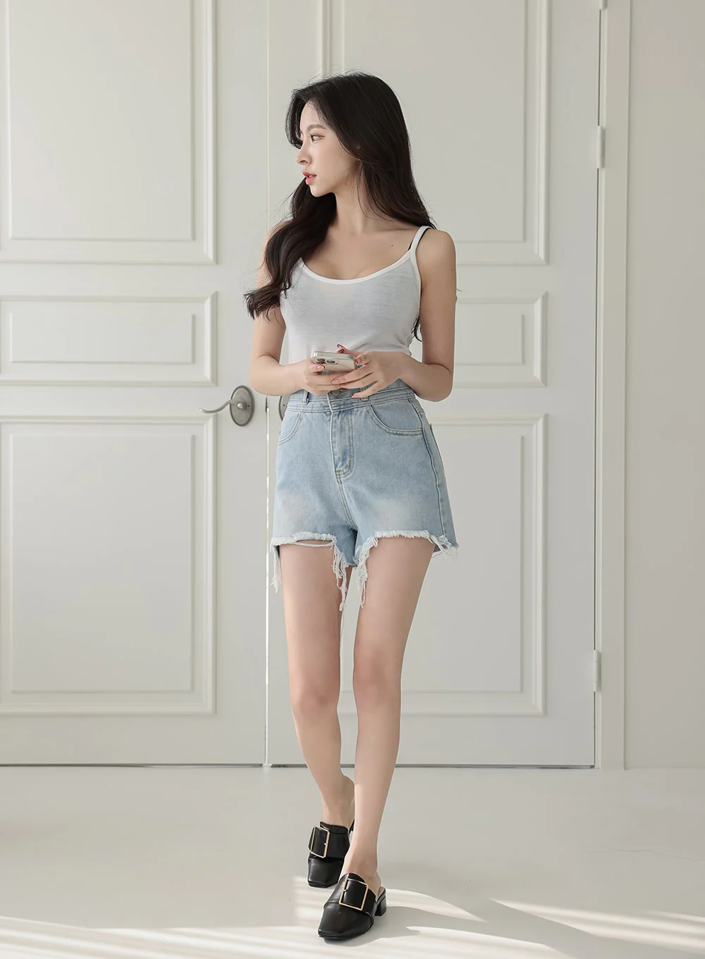 High-waisted Distressed Denim Shorts IA11 - Image 2