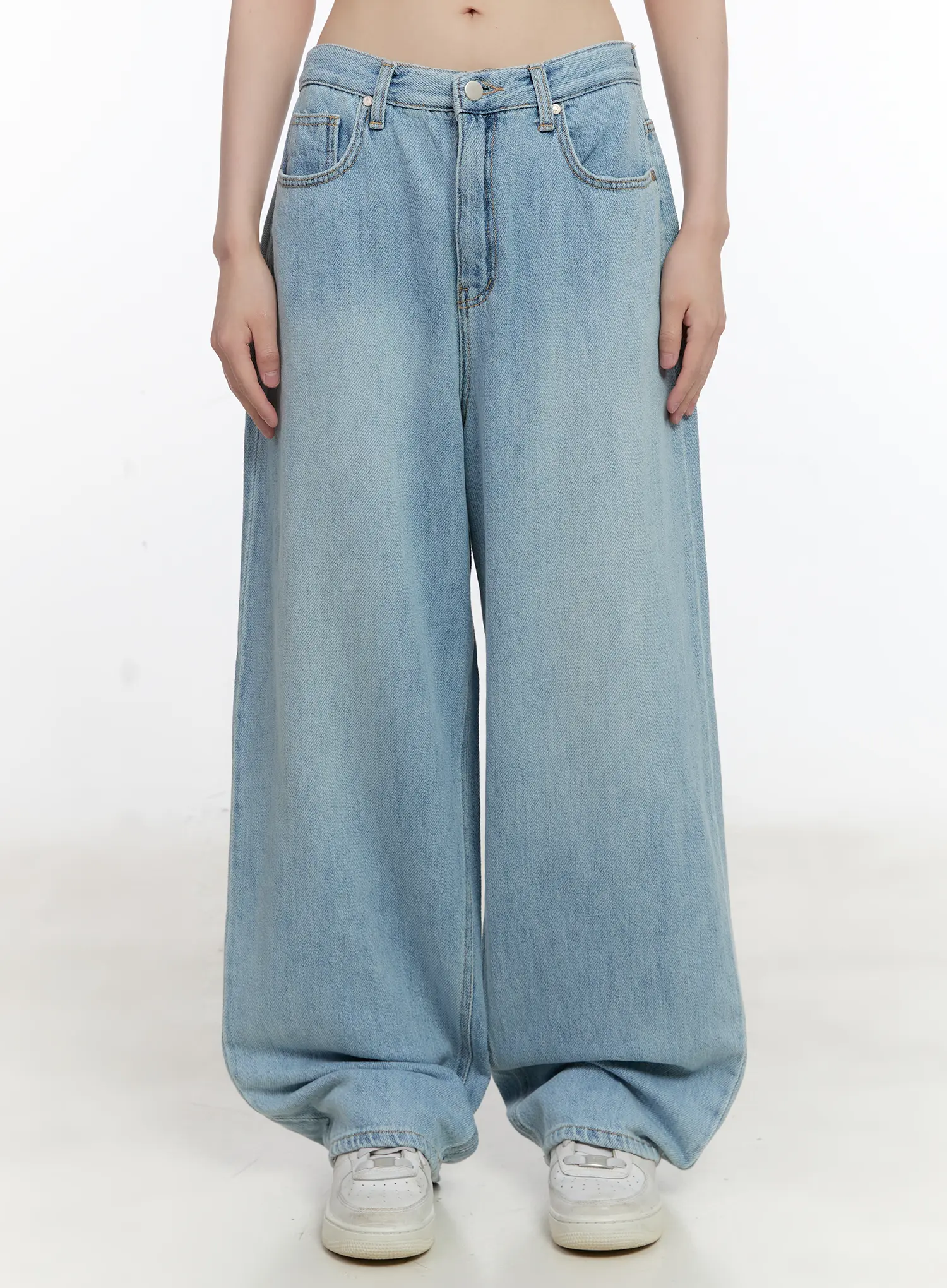 Iroha Lightweight Relaxed Jeans CL507