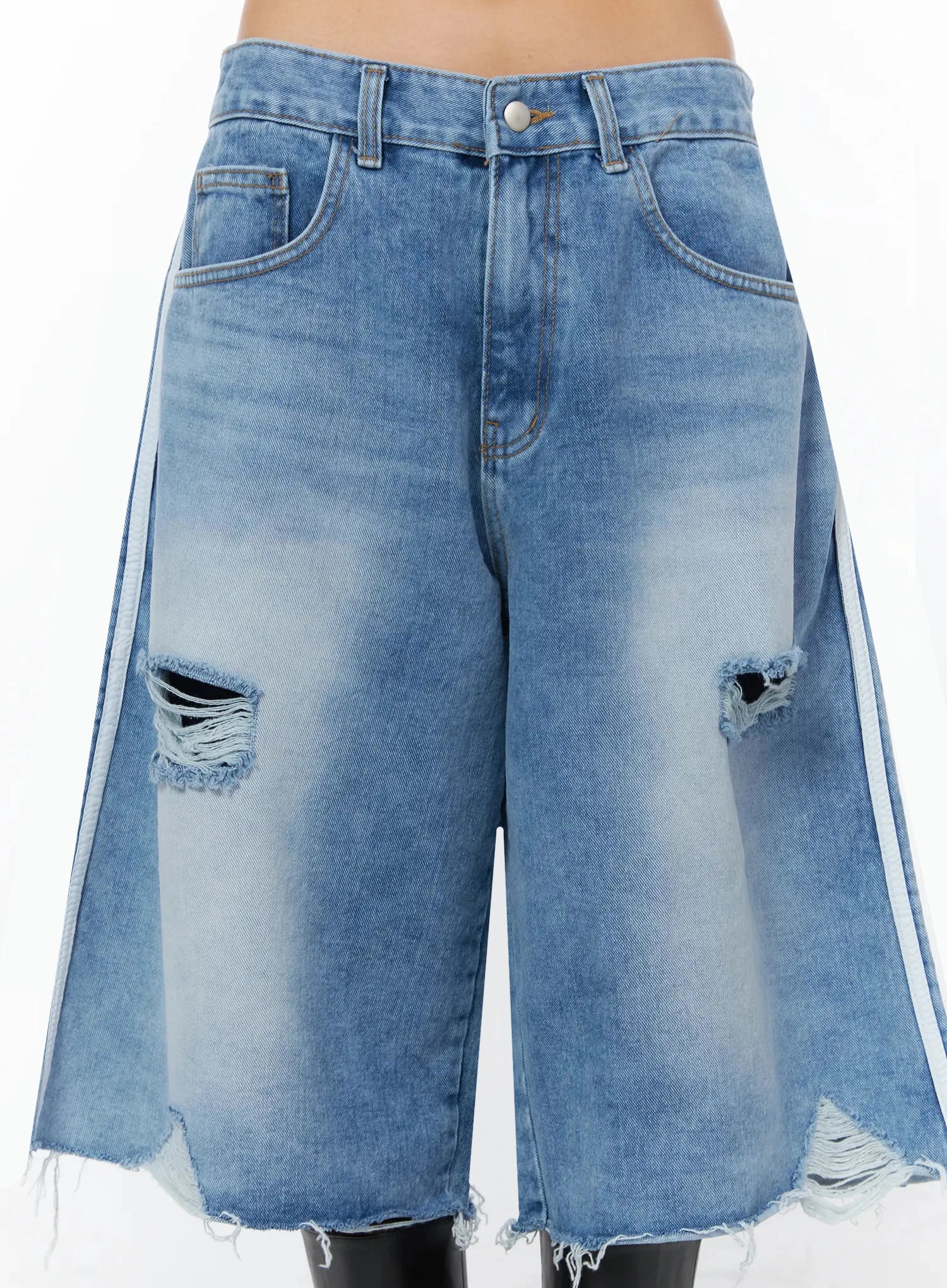 Iva Distressed Knee-Length Jorts IU509 - Image 4
