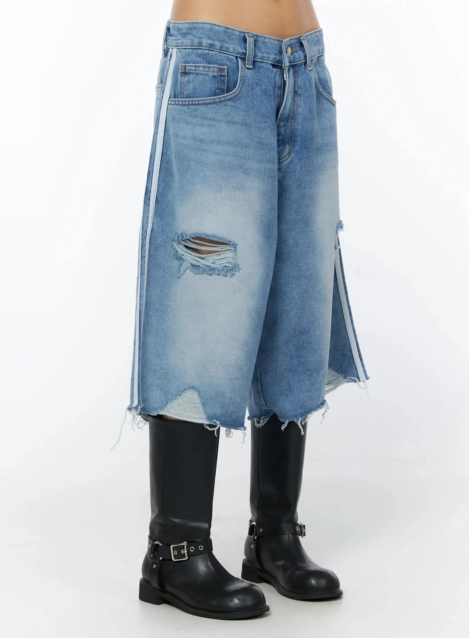 Iva Distressed Knee-Length Jorts IU509 - Image 5
