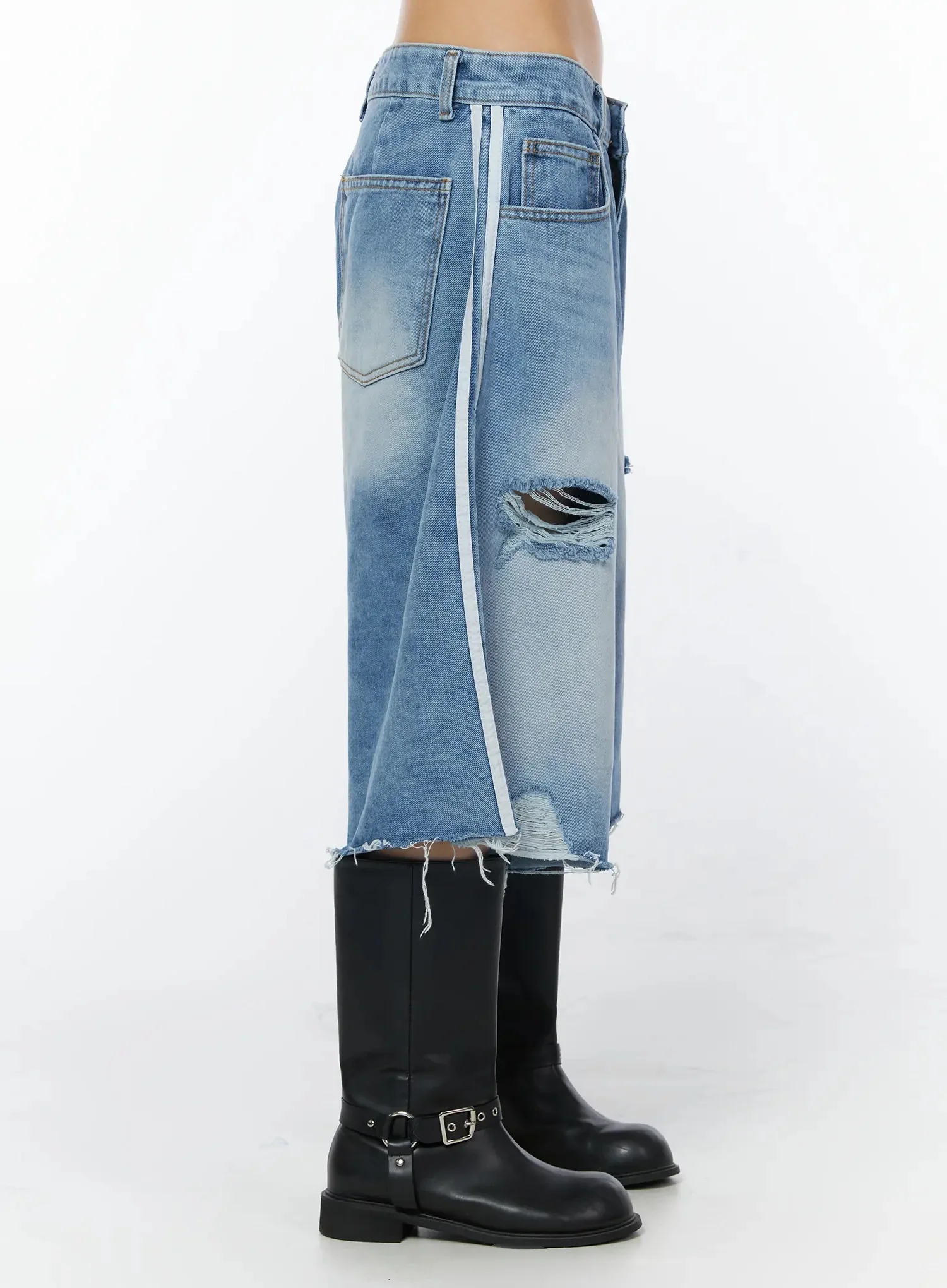 Iva Distressed Knee-Length Jorts IU509 - Image 9