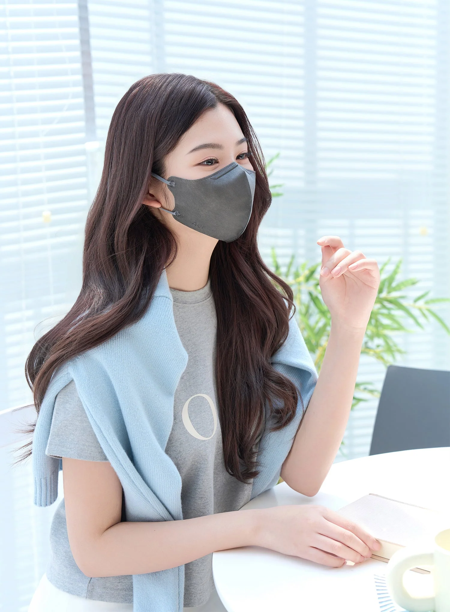 KF94 Contour Light Mask (10pcs) - Image 11