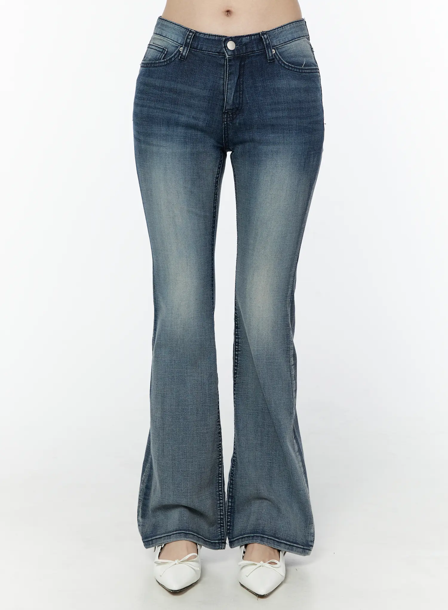 Kumi Flared Low-Rise Jeans IU505 - Image 6