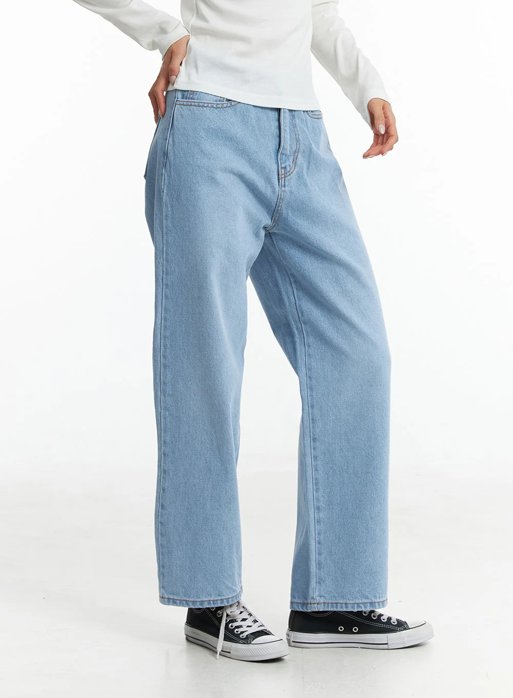 Light Washed Straight Jeans ON329 - Image 3