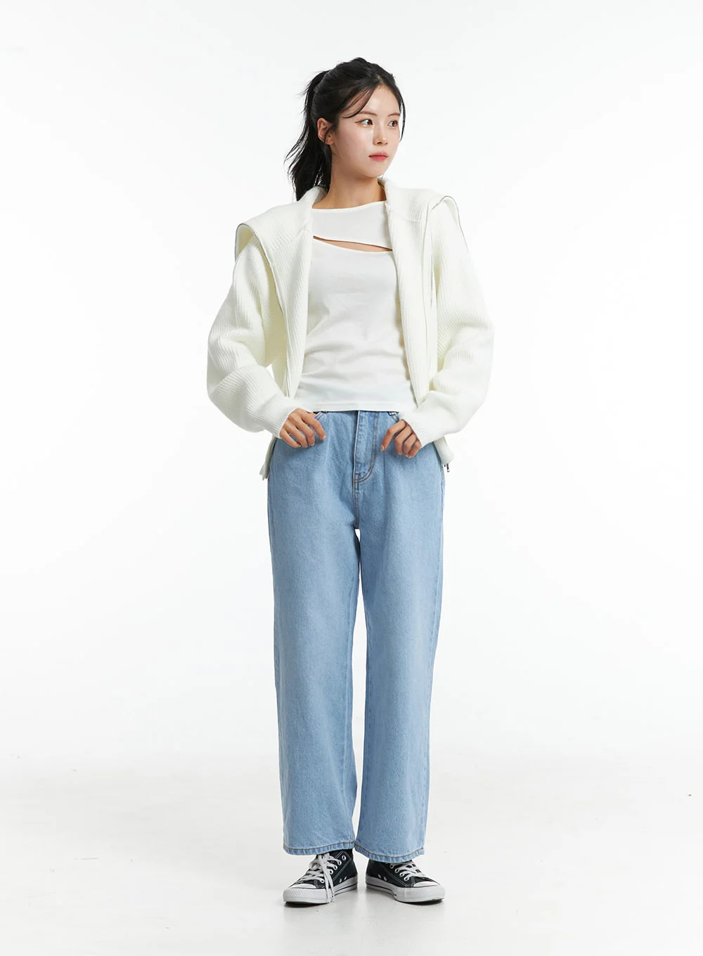 Light Washed Straight Jeans ON329 - Image 5