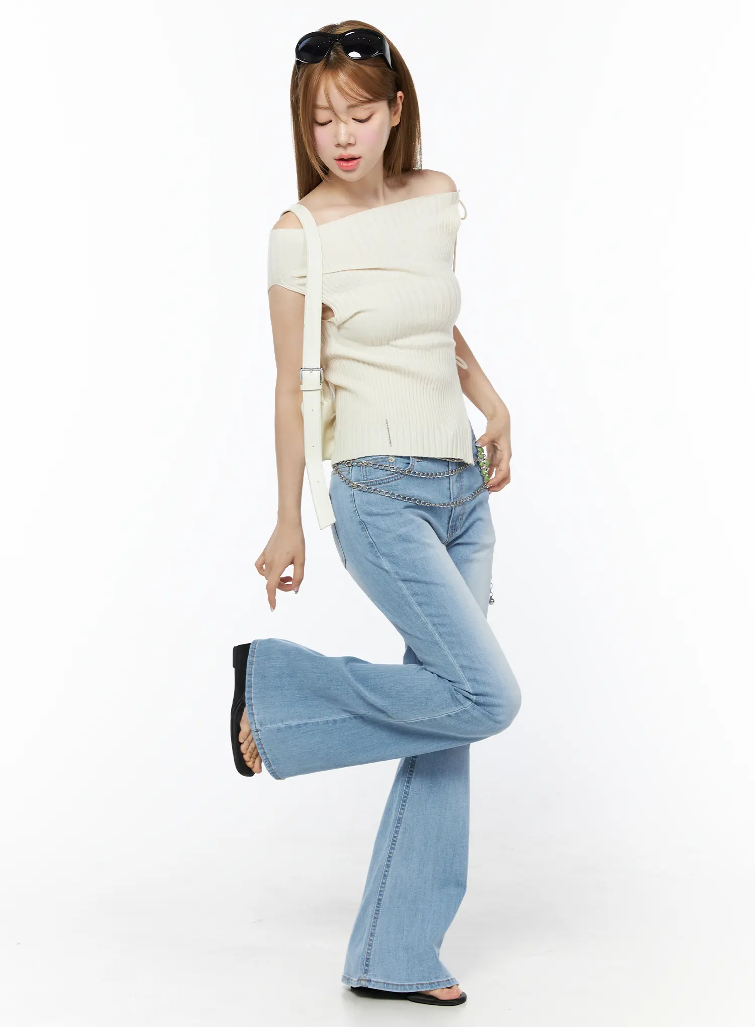 Loa Low-Rise Flared Bootcut Jeans CU511 - Image 5