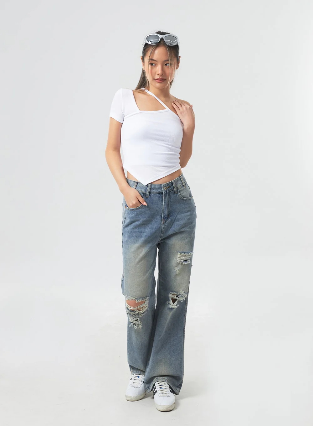 Low Rise Ripped Wide Jeans CA303 - Image 10