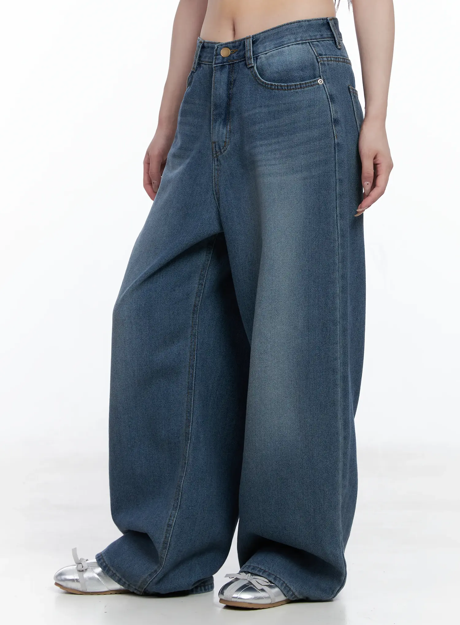 Margot Low-Rise Washed Wide-Leg Jeans CS501 - Image 5
