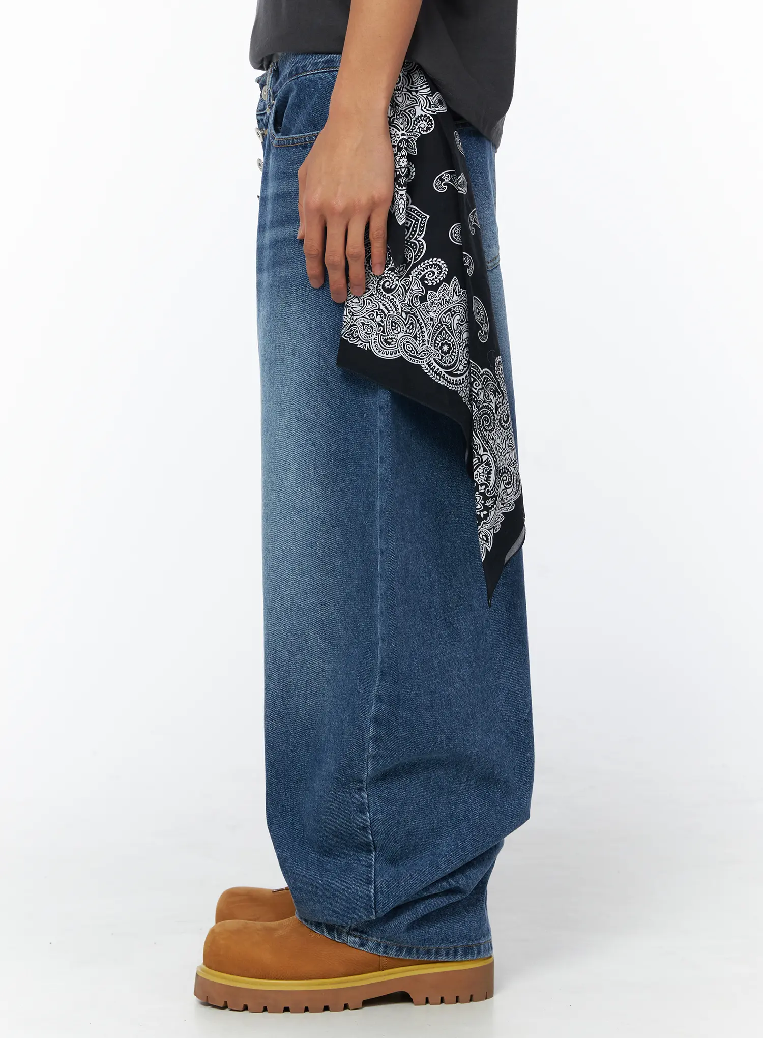 Men's Adler Multiple Button Balloon Jeans IY529 - Image 7