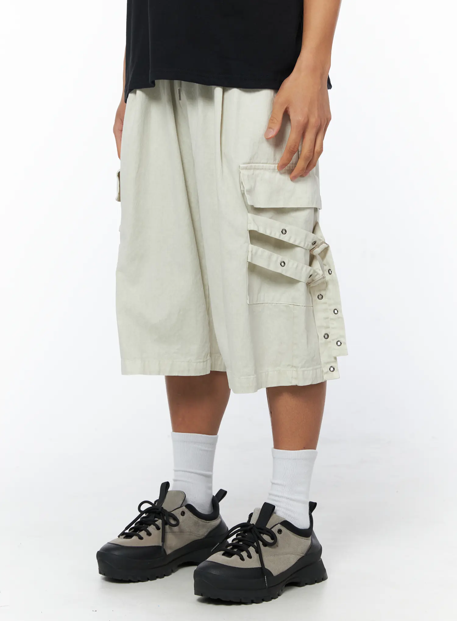 Men's Beige Cargo Bermuda Shorts IU503 - Image 2