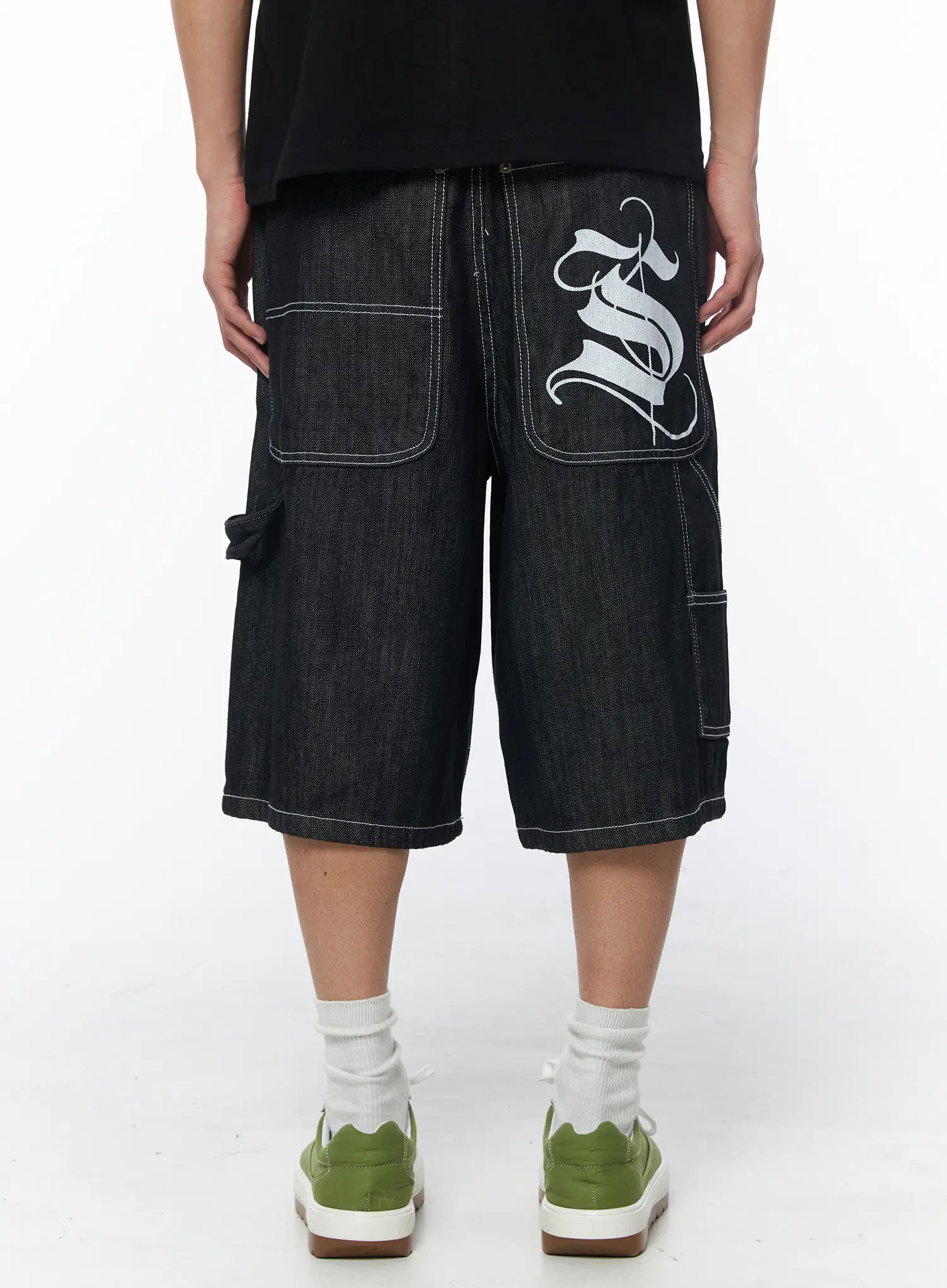 Men's Black Carpenter Bermuda Shorts IU510