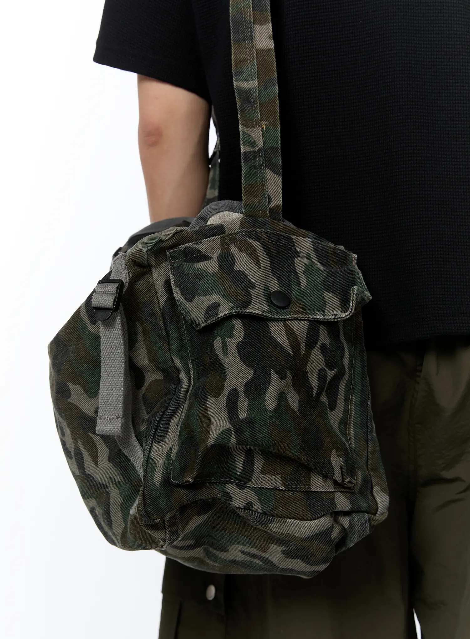 Men's Camouflage Crossbody Bag IA520 - Image 6