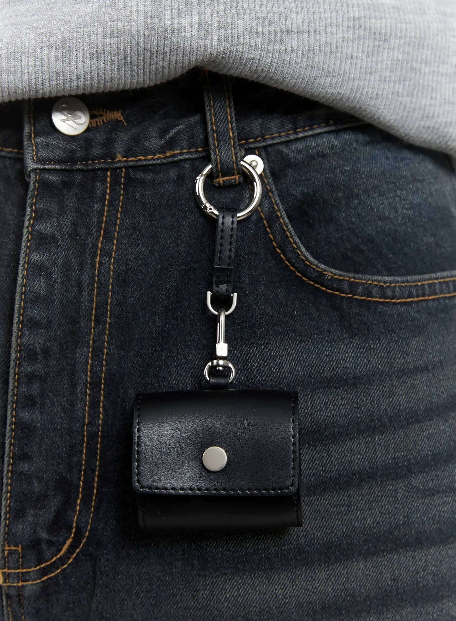 Men's Earbud Case Keychain IU519 - Image 4